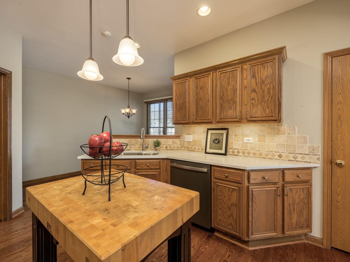 1583 Orchard Circle, Naperville, IL 60565