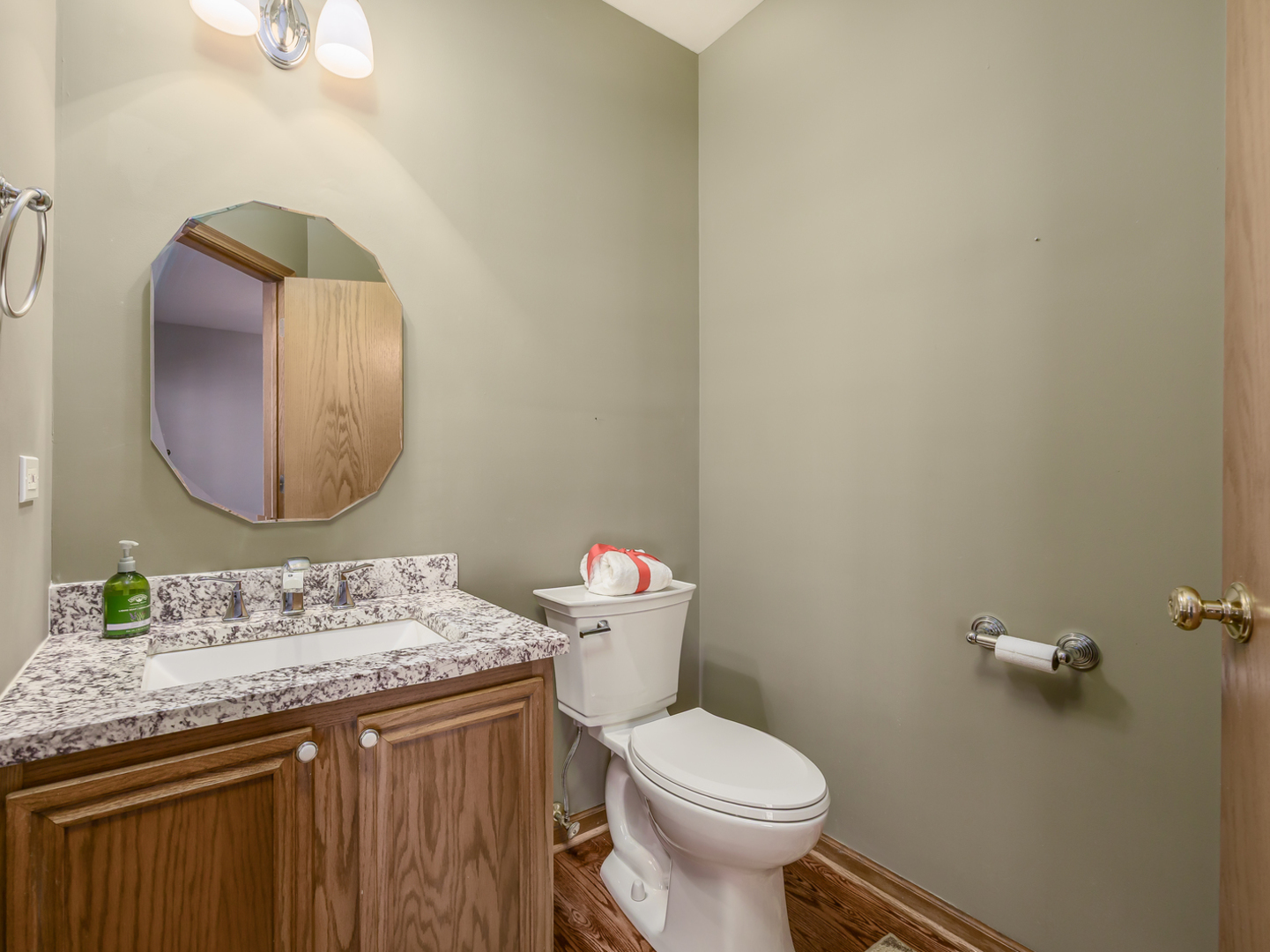 1583 Orchard Circle, Naperville, IL 60565