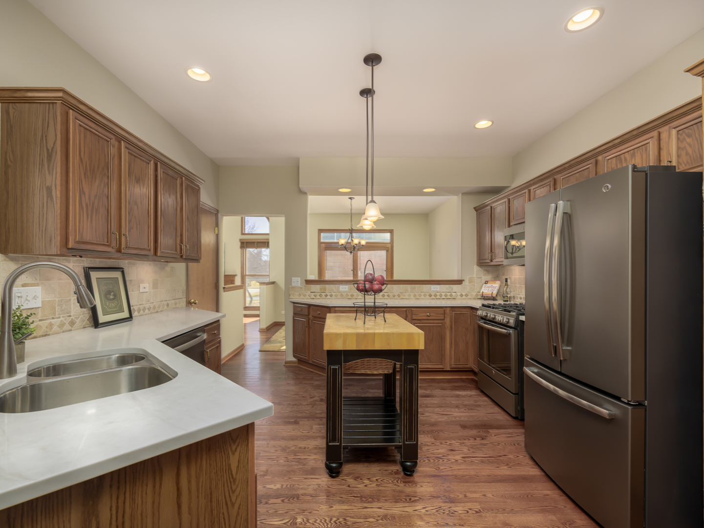 1583 Orchard Circle, Naperville, IL 60565