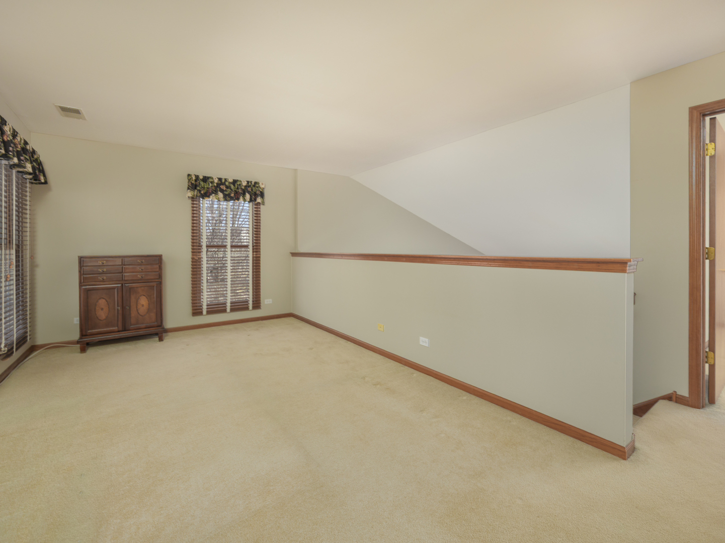 1583 Orchard Circle, Naperville, IL 60565