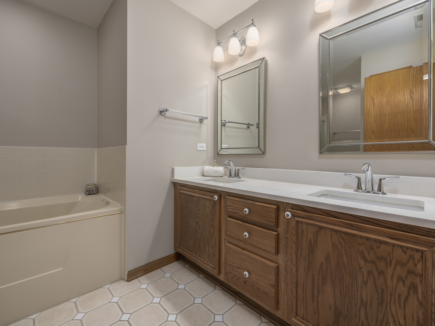 1583 Orchard Circle, Naperville, IL 60565