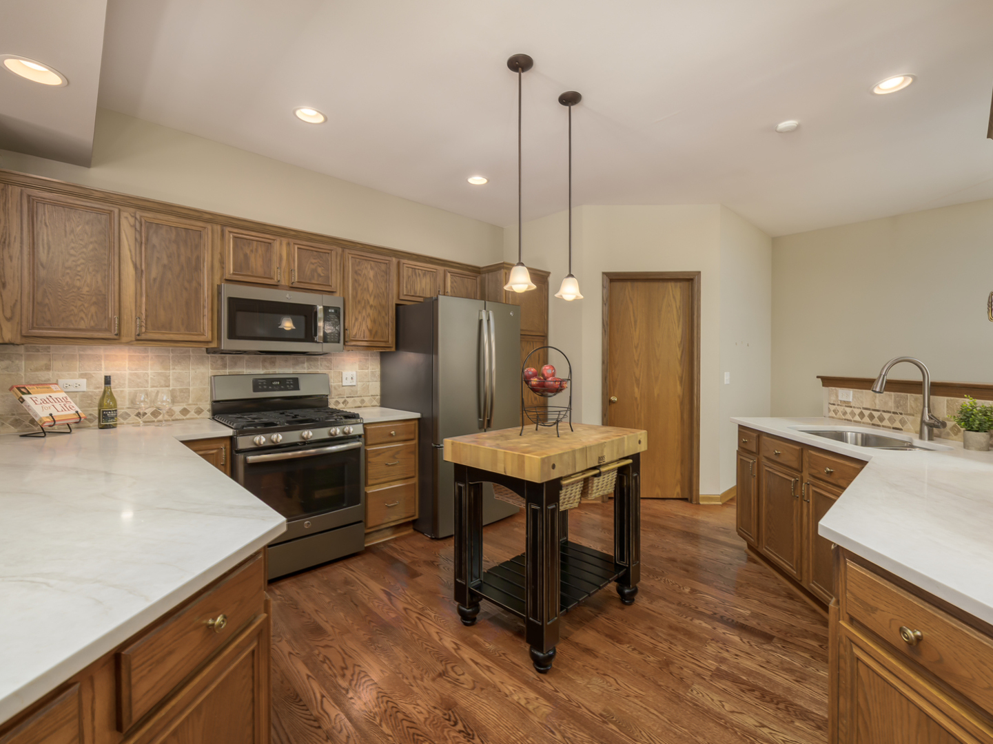 1583 Orchard Circle, Naperville, IL 60565