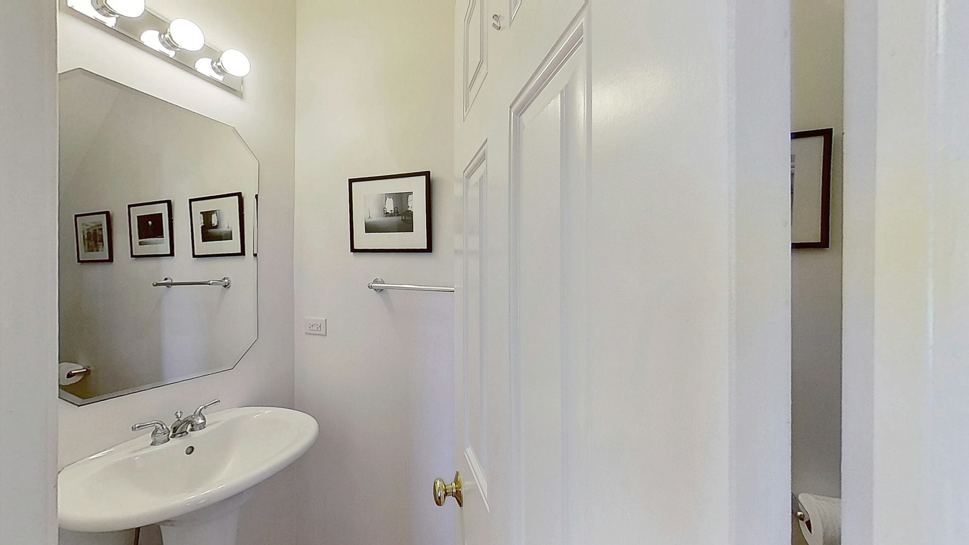 418 E Hillside Avenue, Barrington, IL 60010