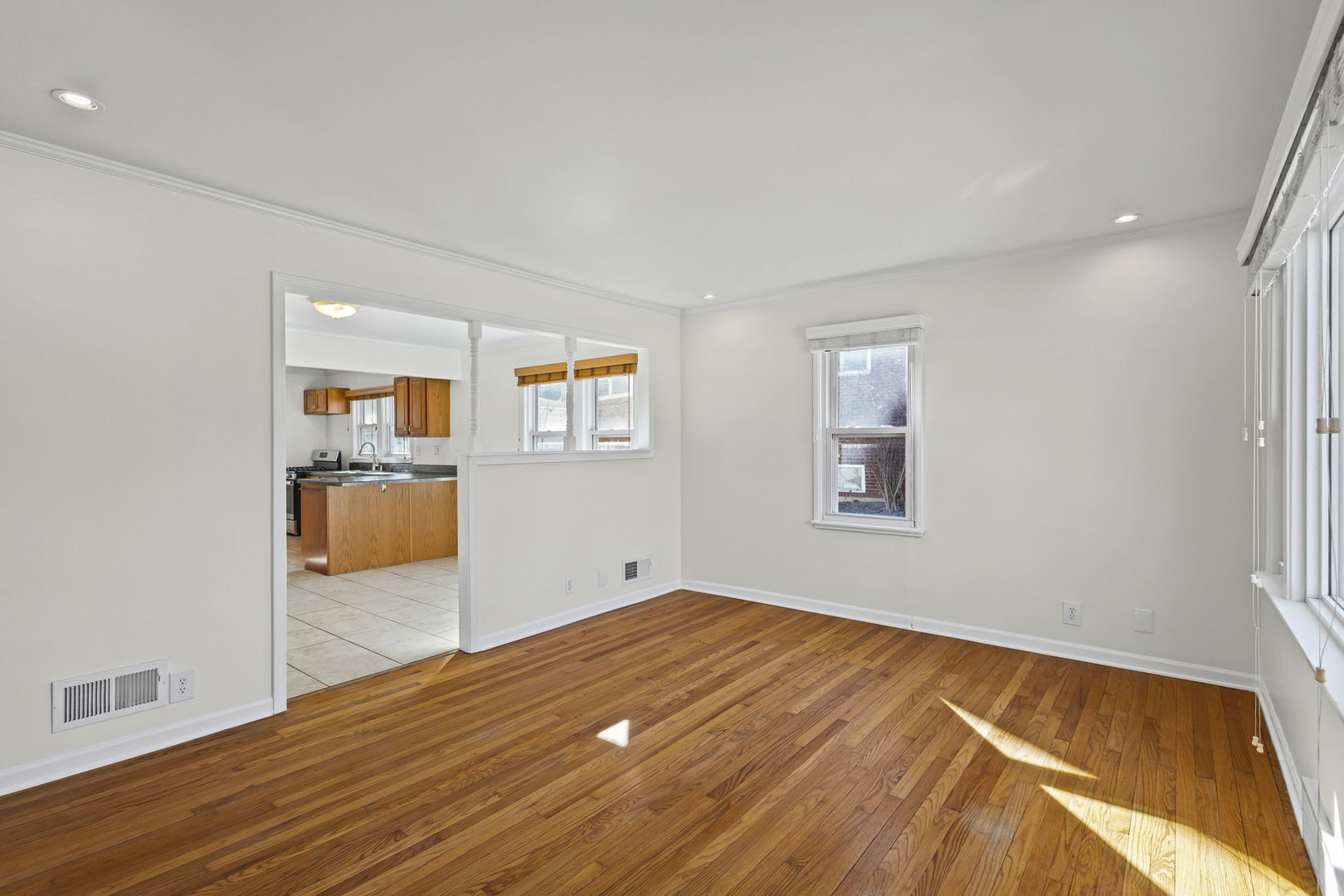 115 N PARK Street, Westmont, IL 60559