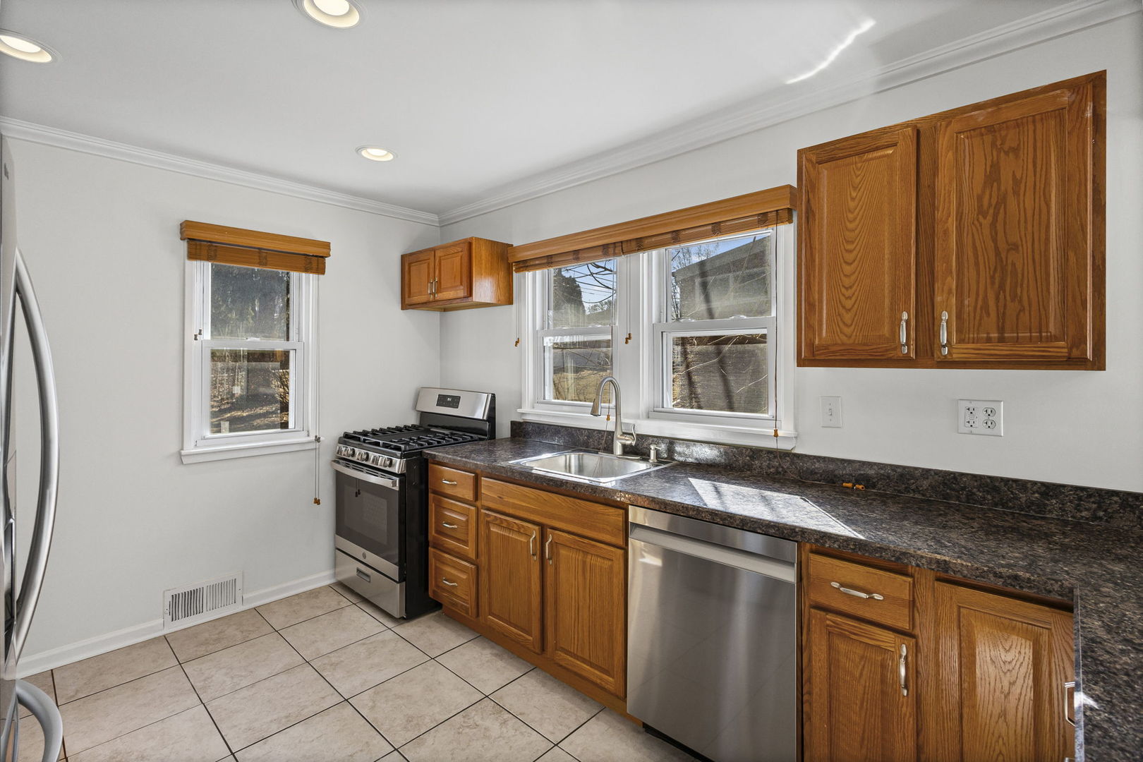 115 N PARK Street, Westmont, IL 60559