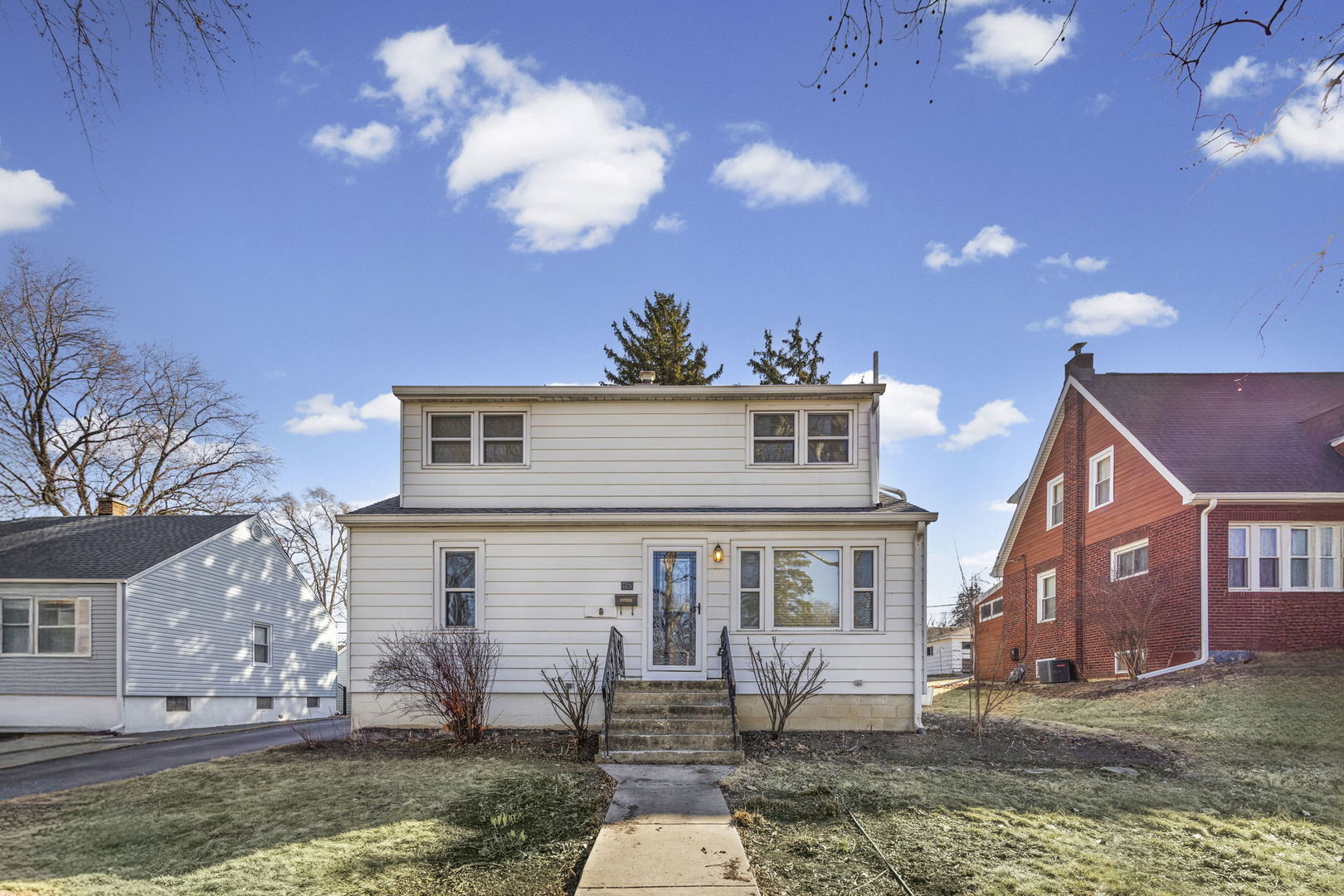 115 N PARK Street, Westmont, IL 60559