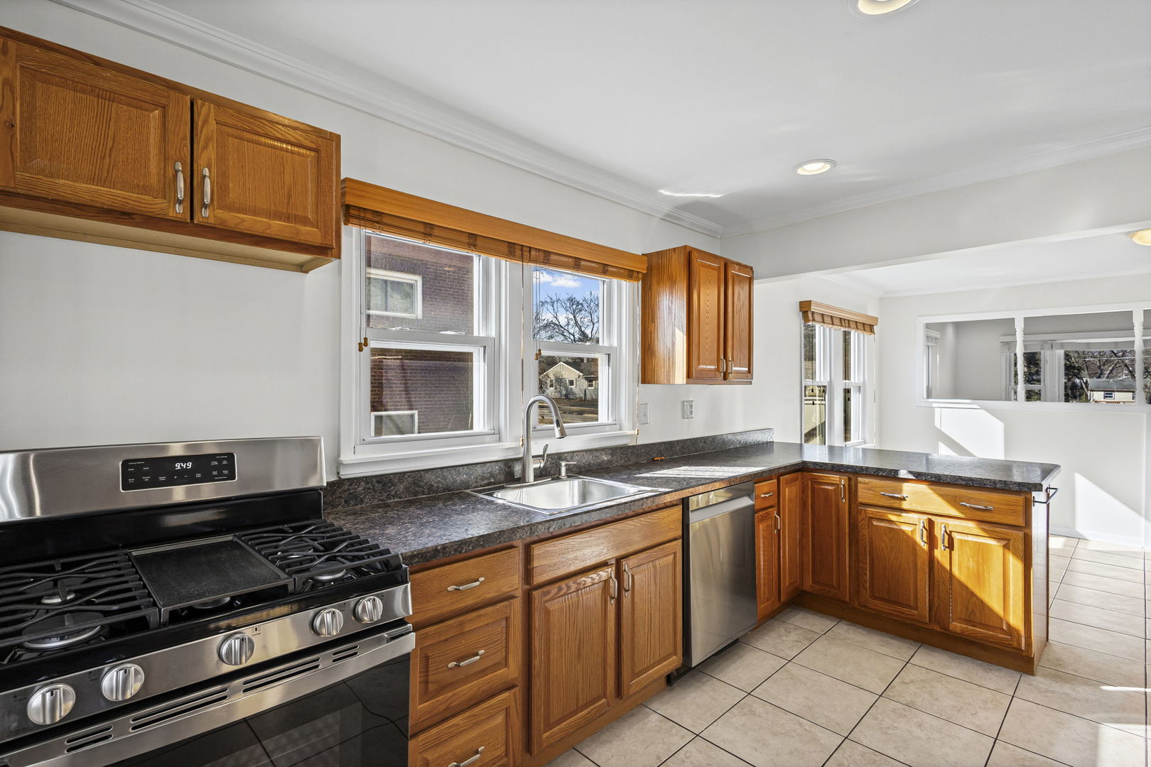 115 N PARK Street, Westmont, IL 60559