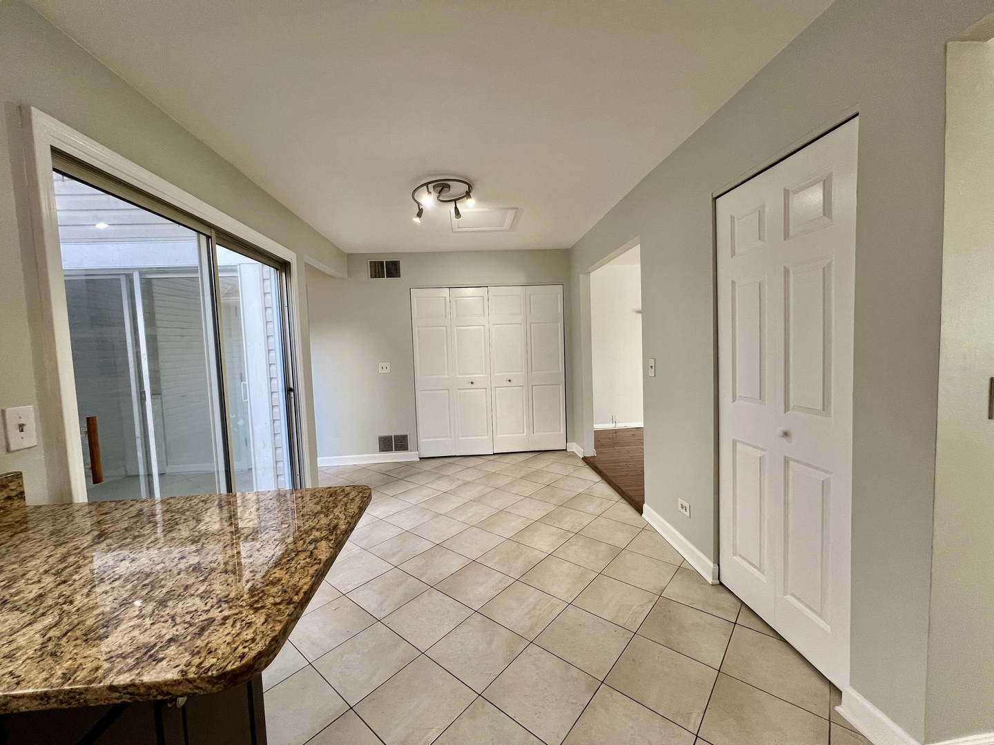 645 Le Parc Circle, Buffalo Grove, IL 60089