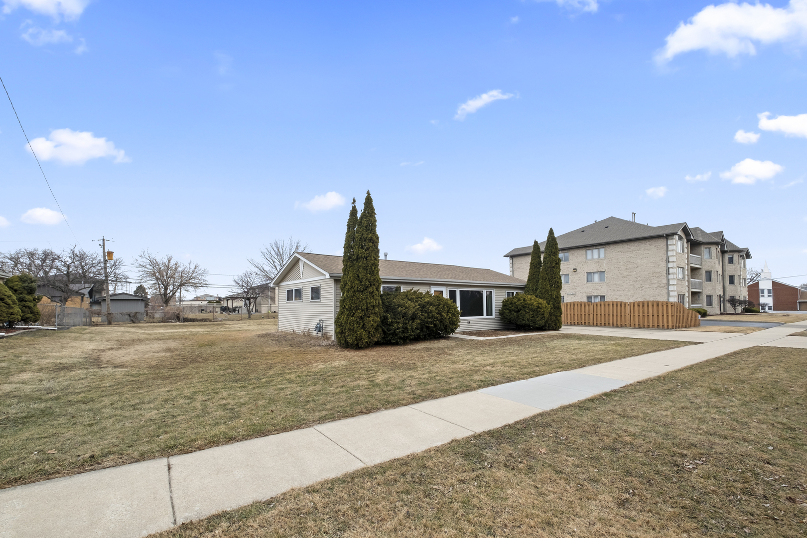 8026 W 84th Place, Justice, IL 60458