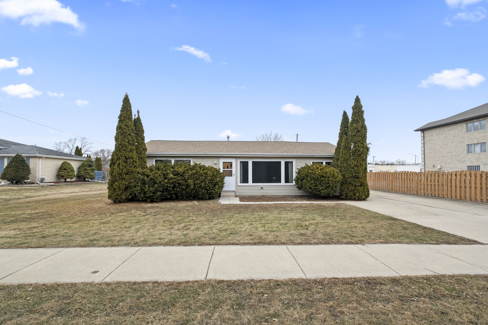 8026 W 84th Place, Justice, IL 60458