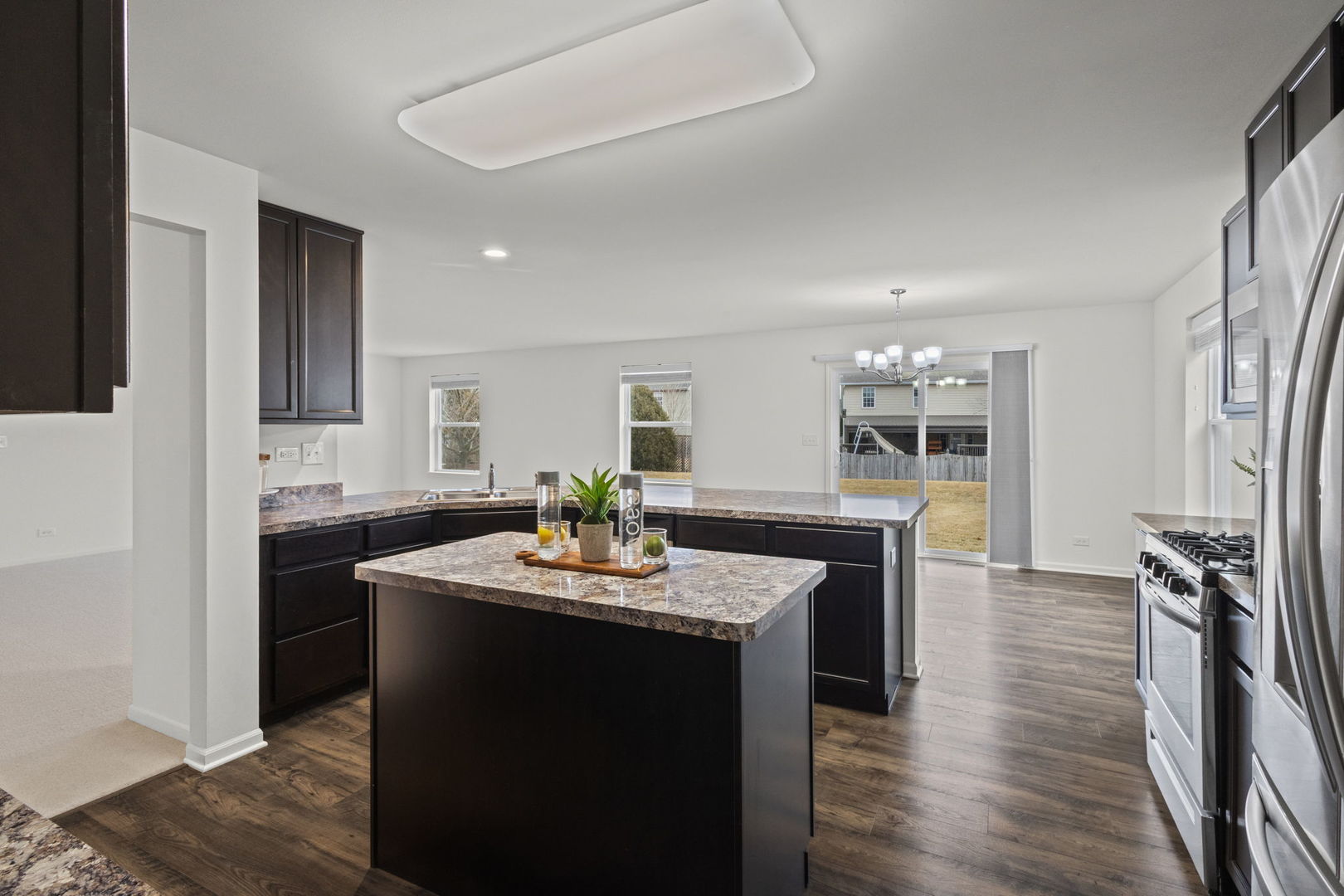 1504 Hearthstone Lane, North Aurora, IL 60542