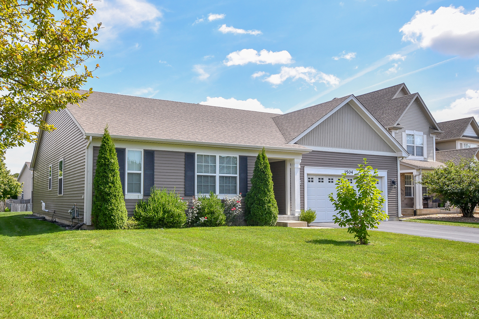 1504 Hearthstone Lane, North Aurora, IL 60542