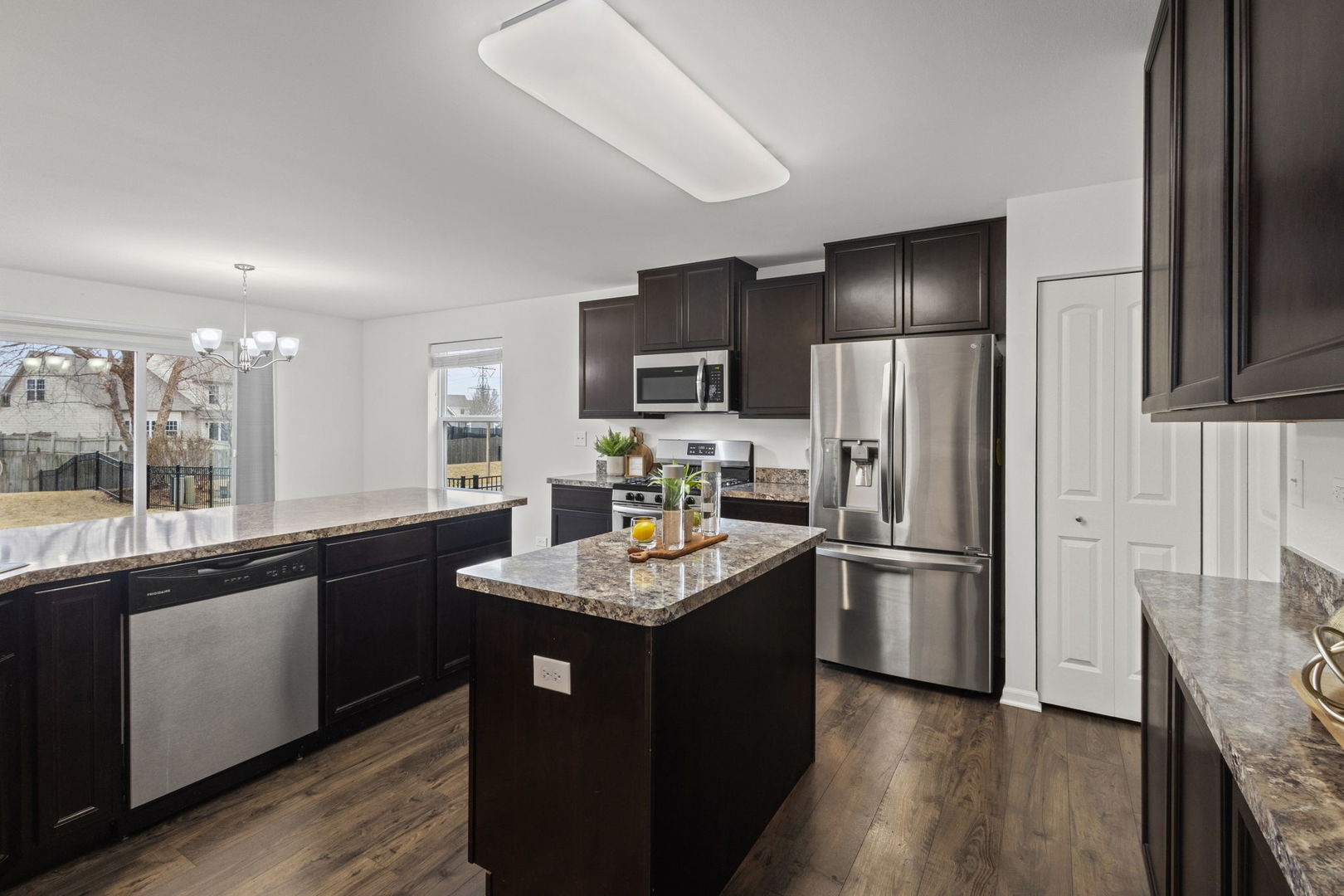 1504 Hearthstone Lane, North Aurora, IL 60542