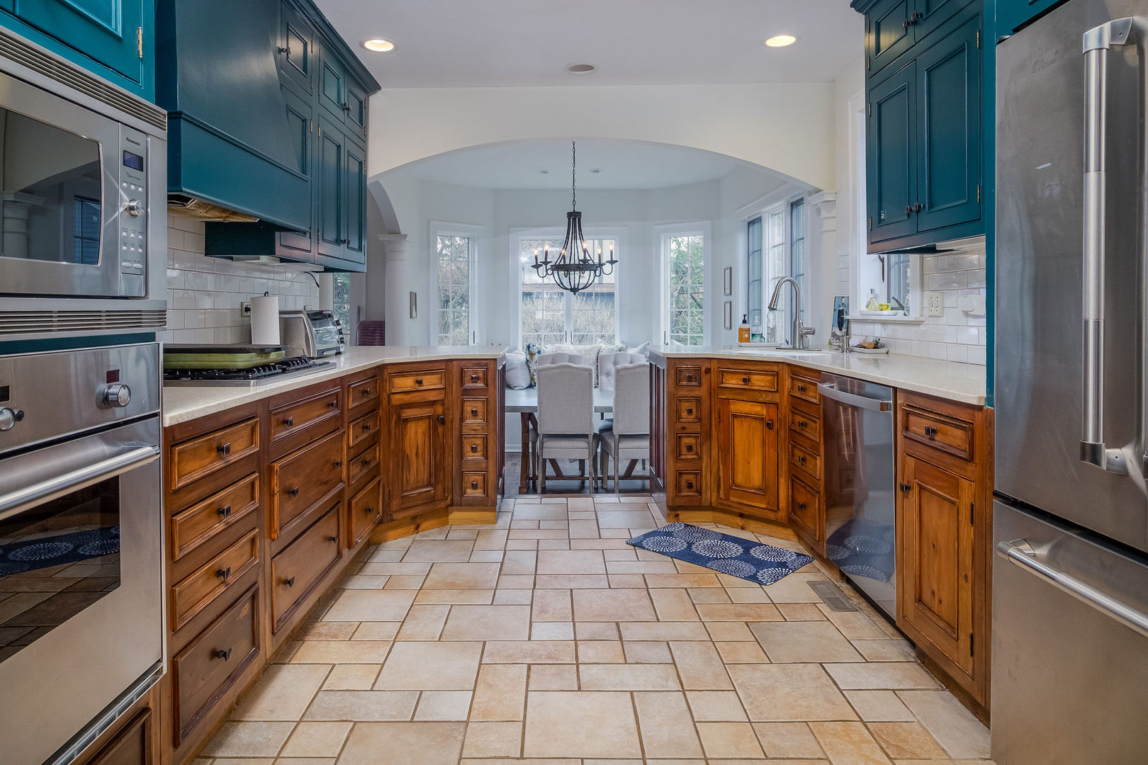 728 Howard Street, Wheaton, IL 60187