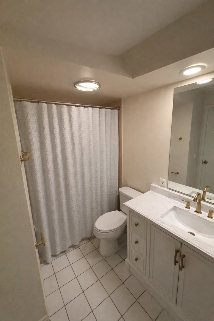 1551 Ashland Avenue #205, Des Plaines, IL 60016