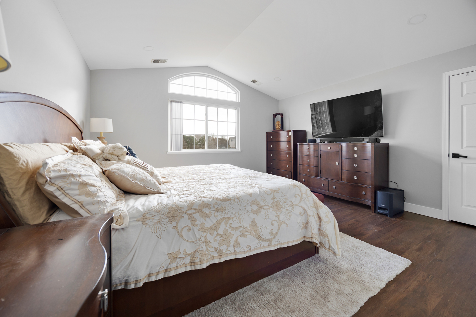 129 Southwicke Drive #B, Streamwood, IL 60107