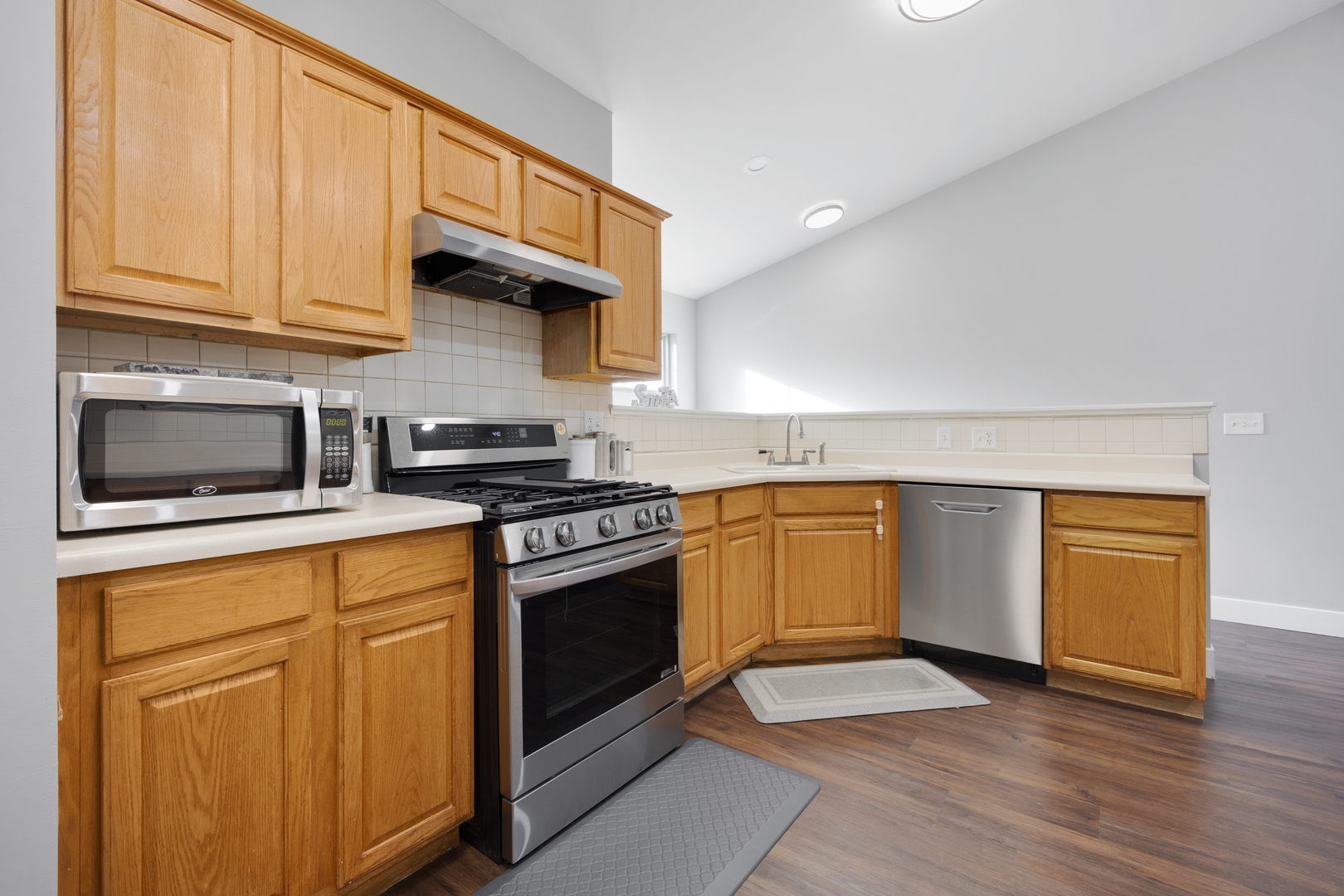 129 Southwicke Drive #B, Streamwood, IL 60107