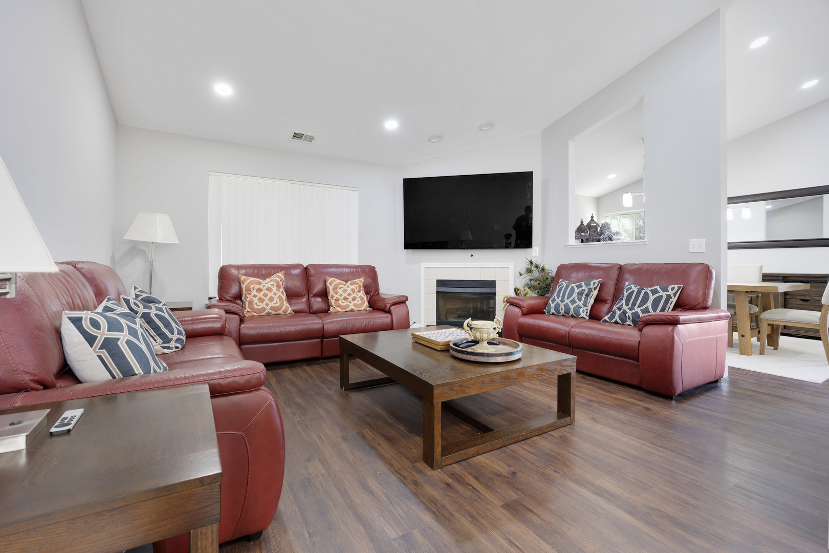 129 Southwicke Drive #B, Streamwood, IL 60107