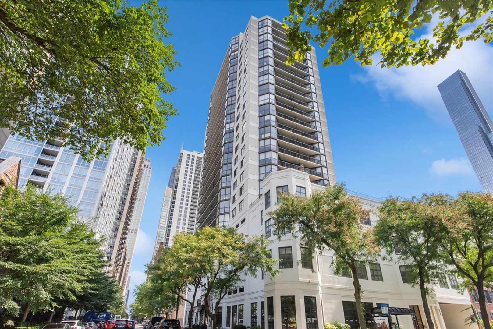 33 W Delaware Place #9C, Chicago, IL 60610