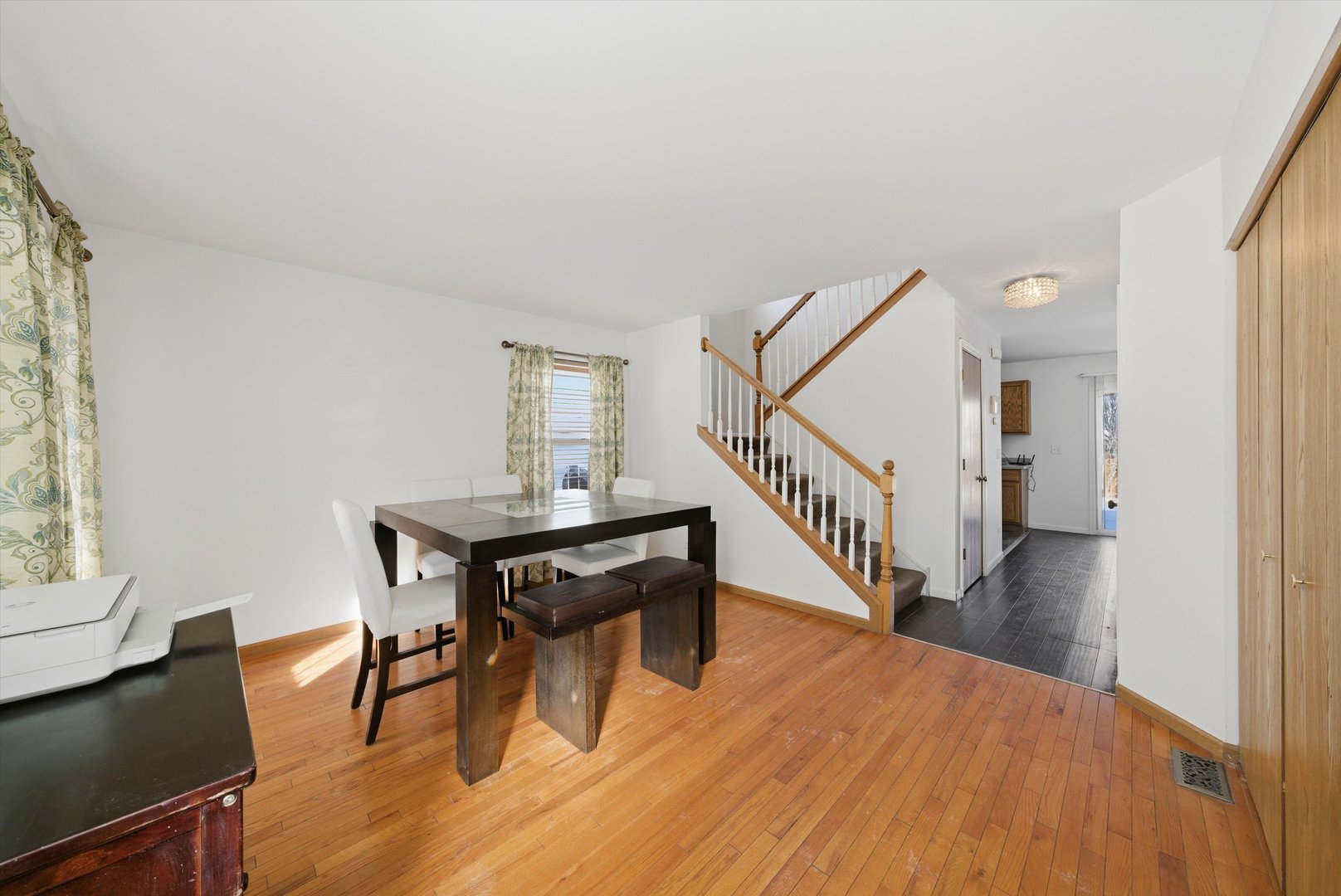 370 Dartmoor Avenue, Romeoville, IL 60446