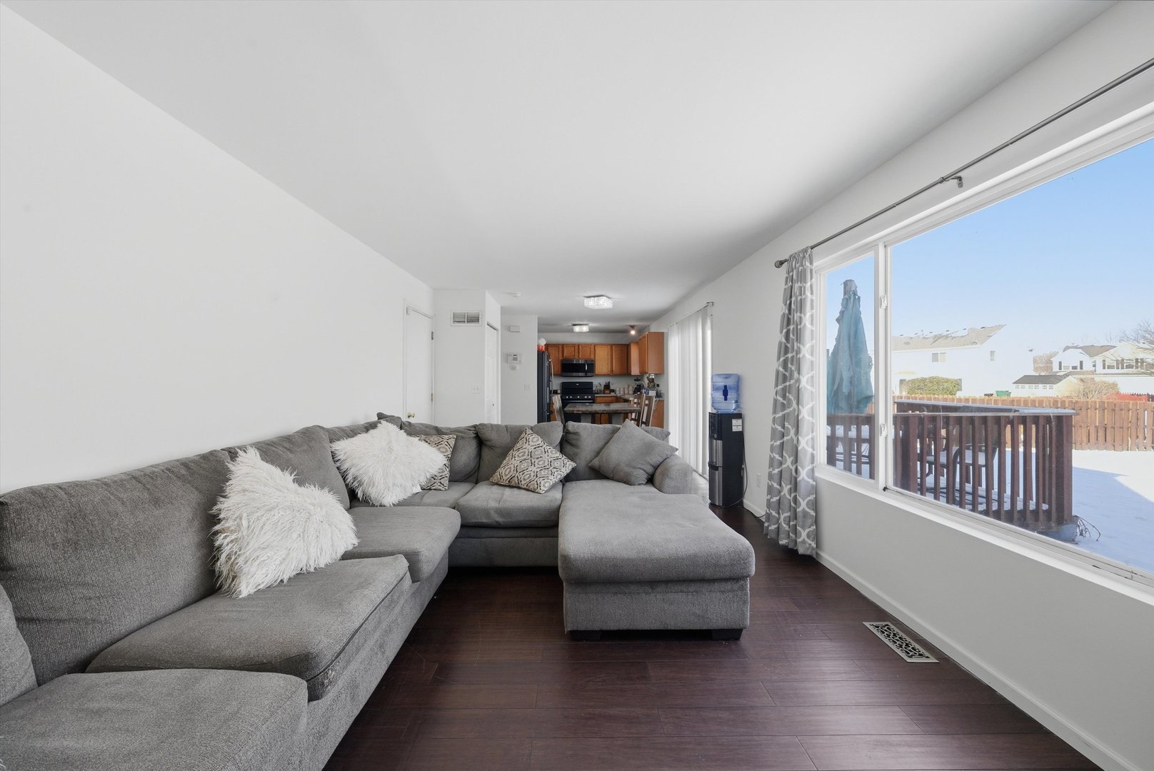 370 Dartmoor Avenue, Romeoville, IL 60446