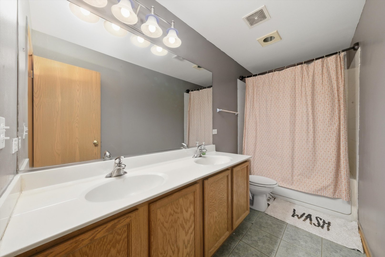 370 Dartmoor Avenue, Romeoville, IL 60446