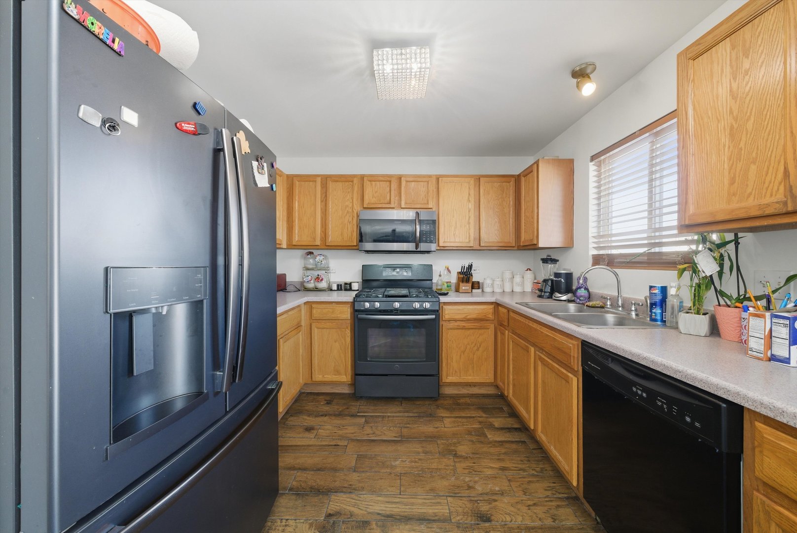 370 Dartmoor Avenue, Romeoville, IL 60446