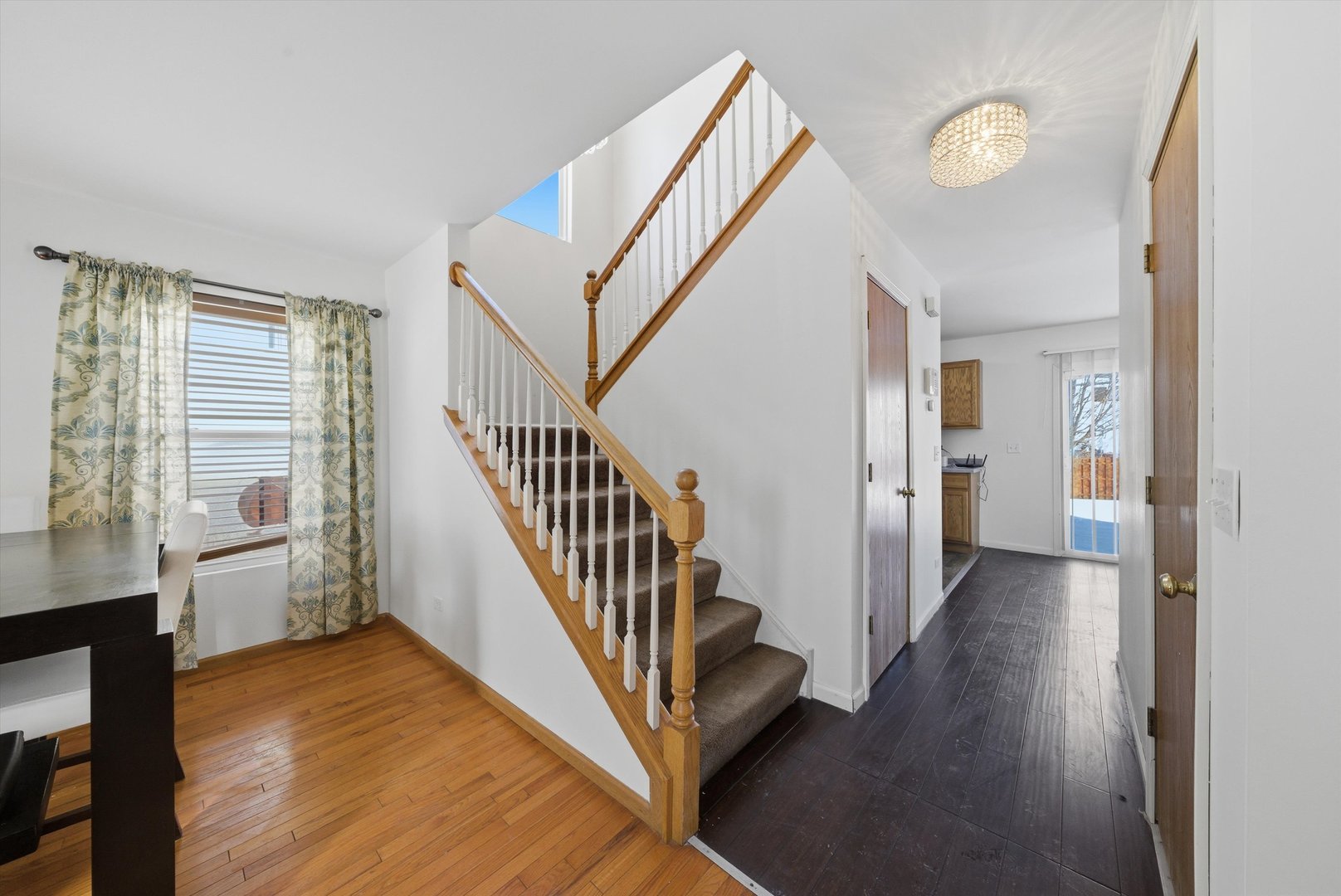 370 Dartmoor Avenue, Romeoville, IL 60446