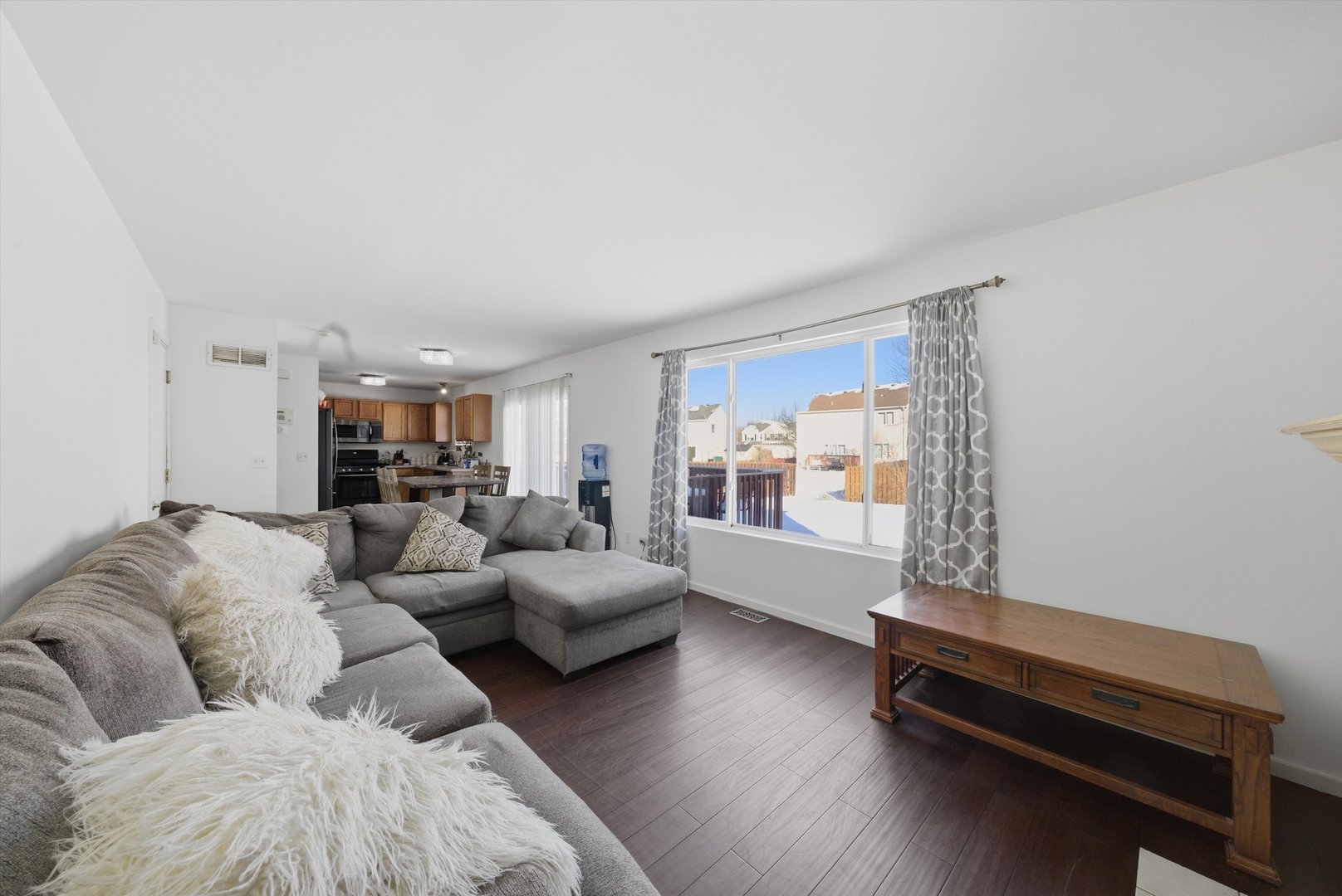 370 Dartmoor Avenue, Romeoville, IL 60446