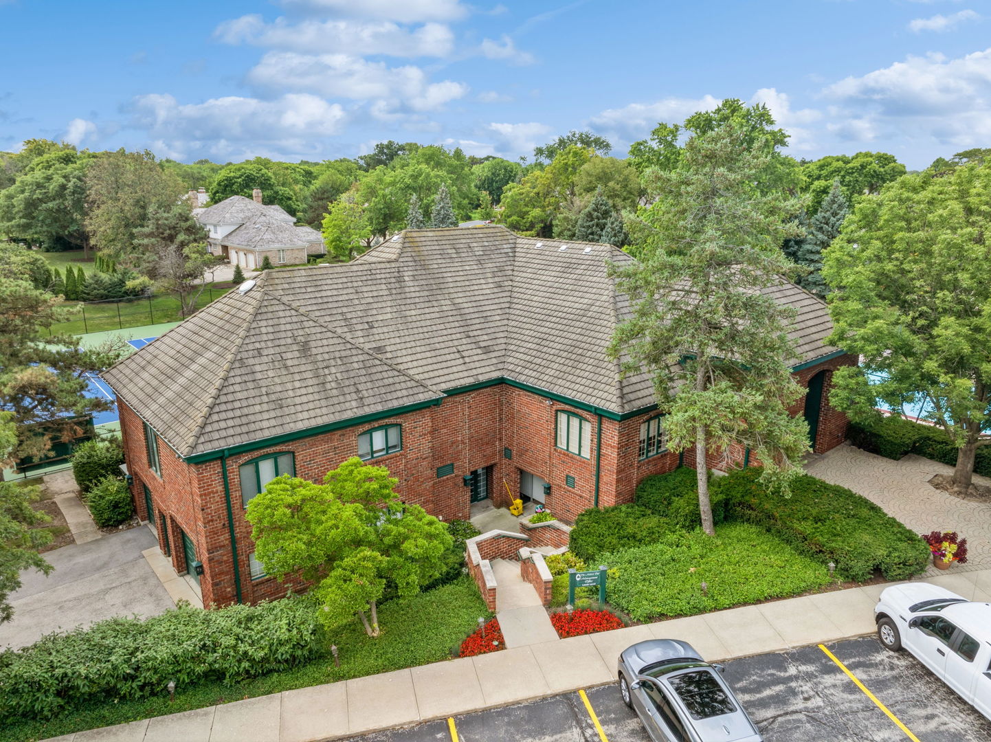 2016 Midwest club Parkway, Oak Brook, IL 60523