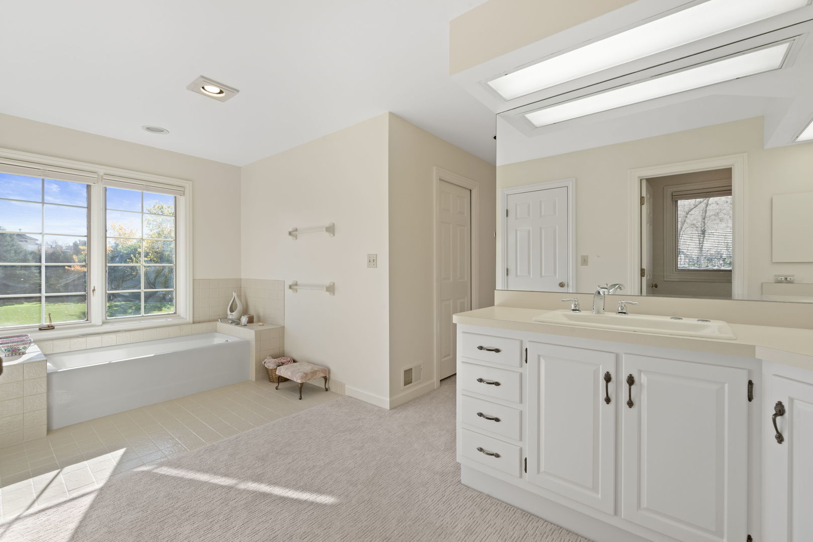 2016 Midwest club Parkway, Oak Brook, IL 60523