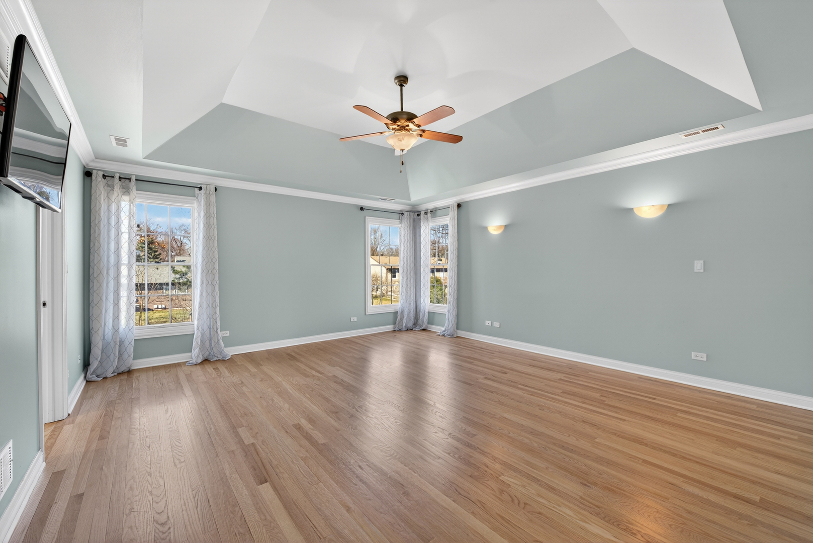 1518 N Patton Avenue, Arlington Heights, IL 60004