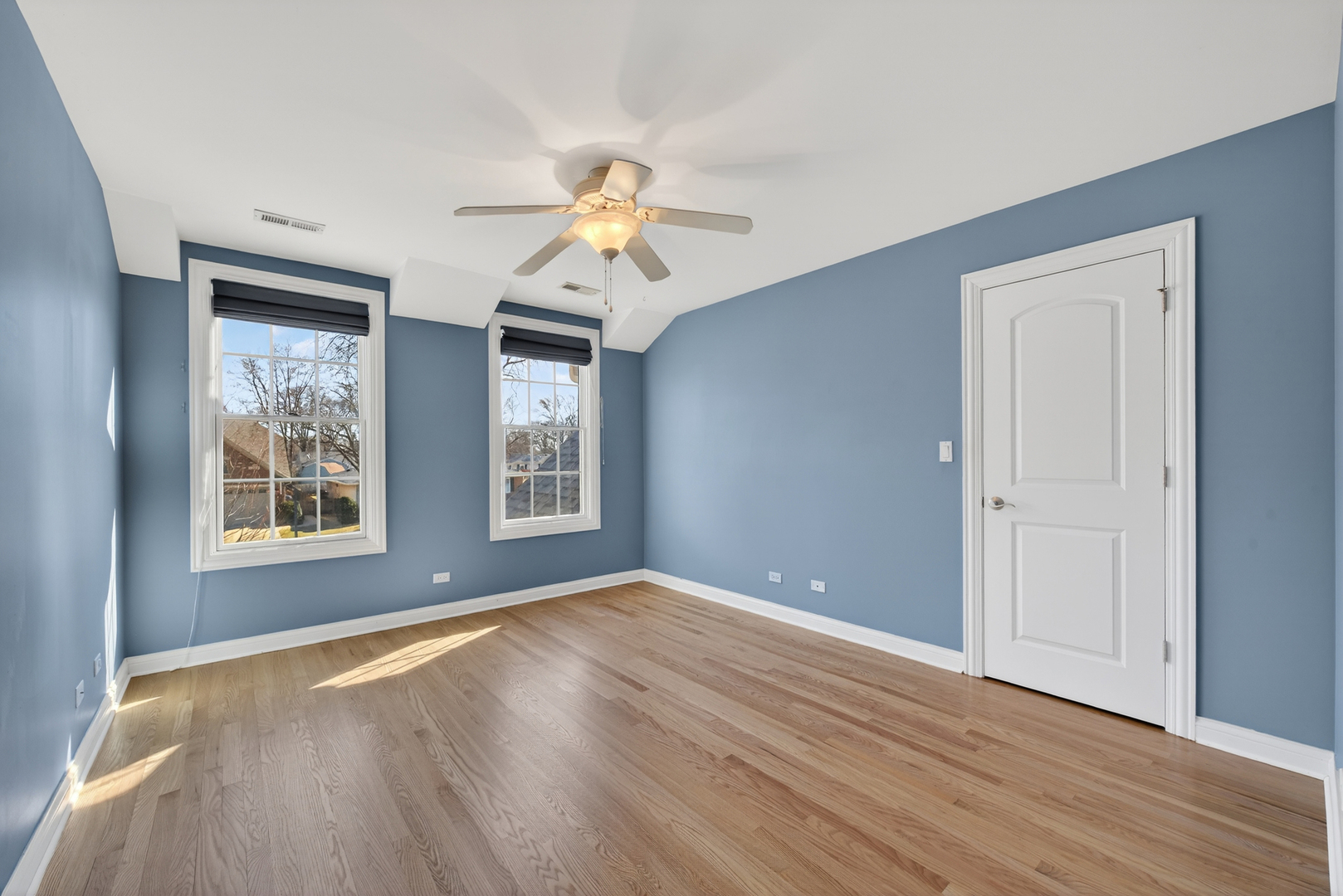 1518 N Patton Avenue, Arlington Heights, IL 60004