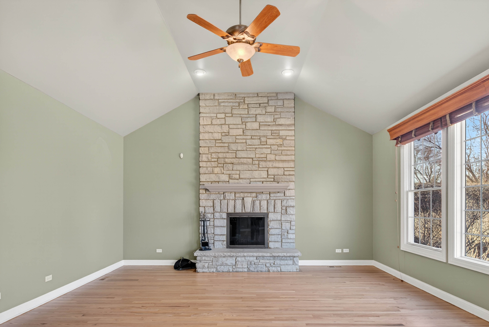 1518 N Patton Avenue, Arlington Heights, IL 60004