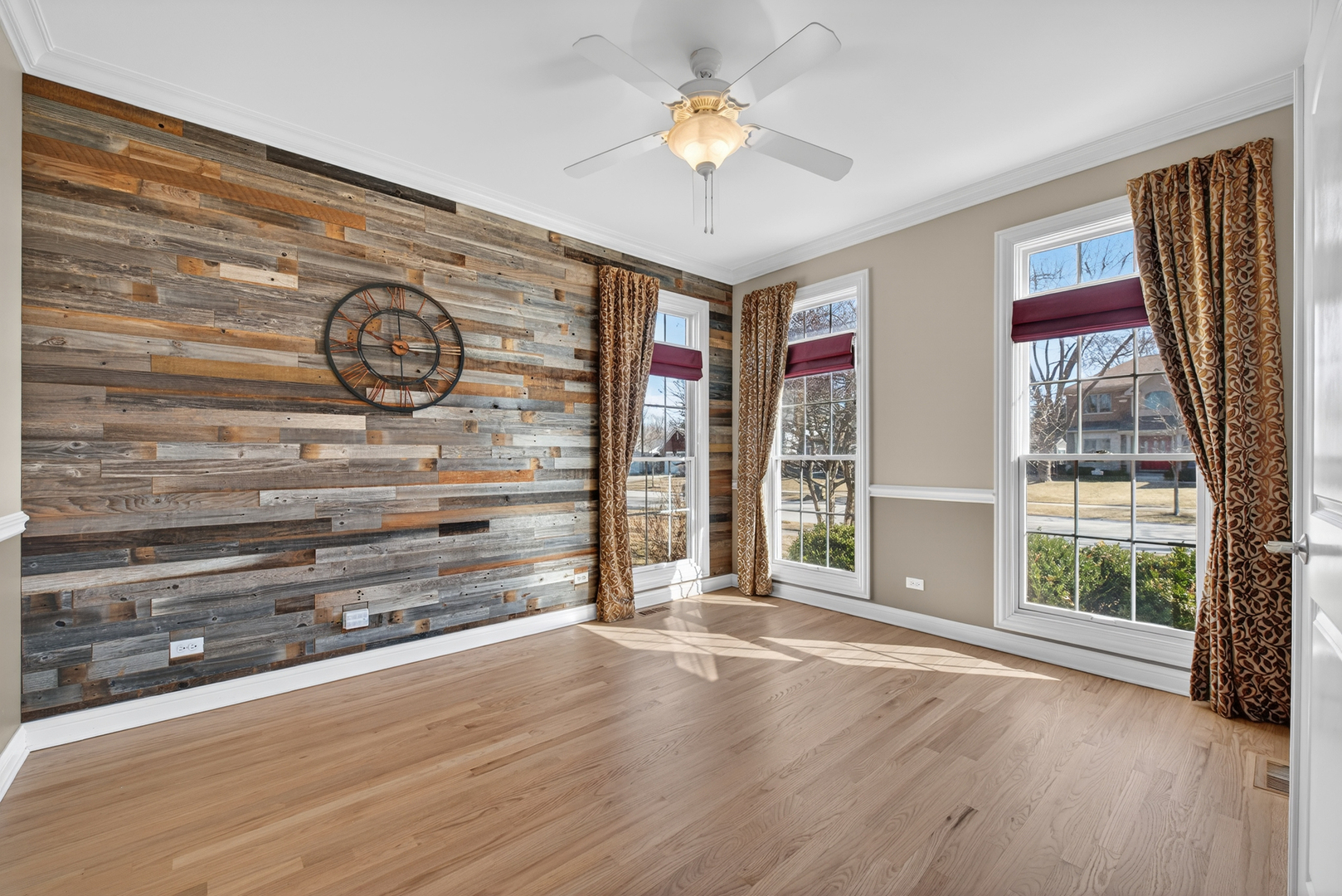 1518 N Patton Avenue, Arlington Heights, IL 60004