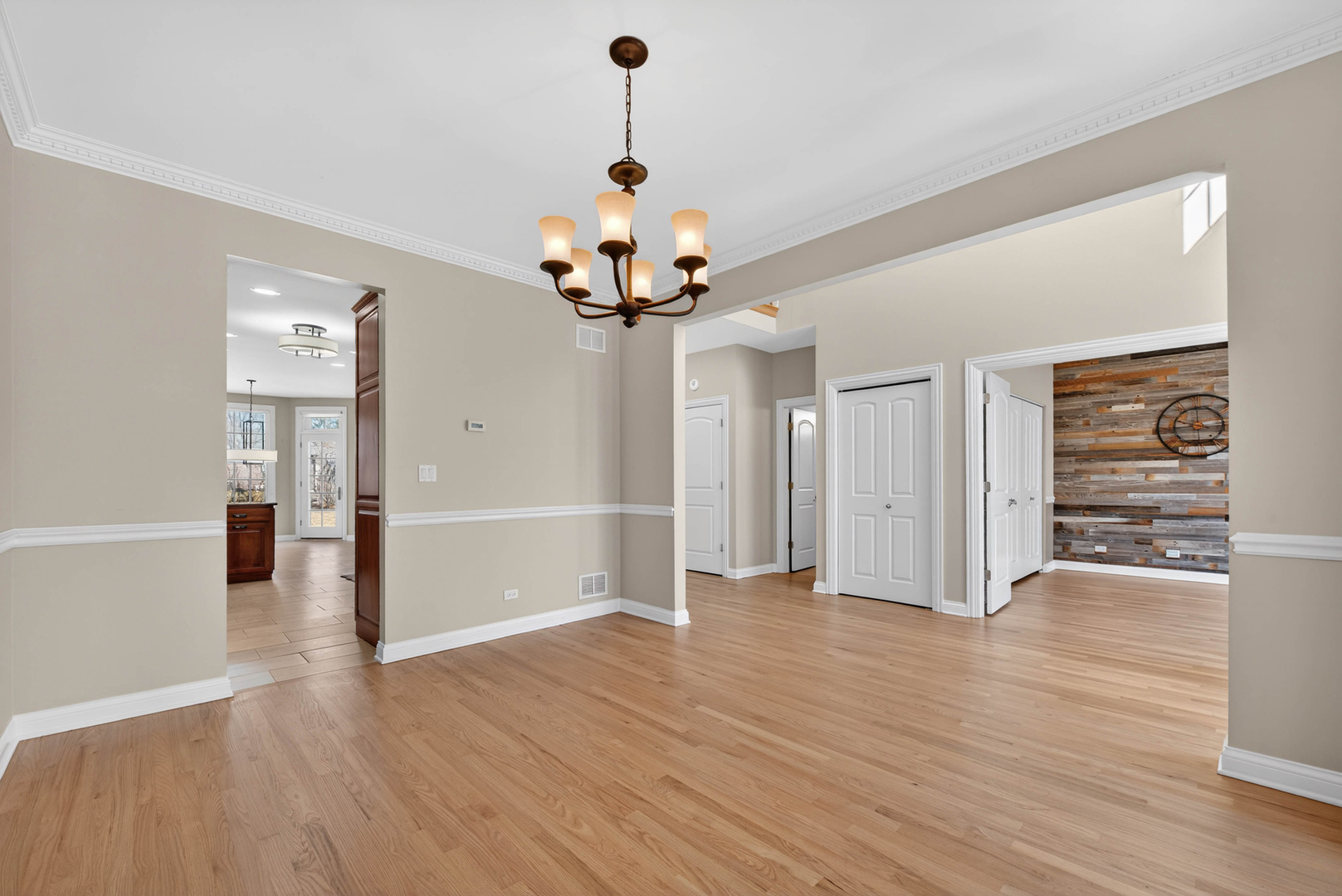 1518 N Patton Avenue, Arlington Heights, IL 60004