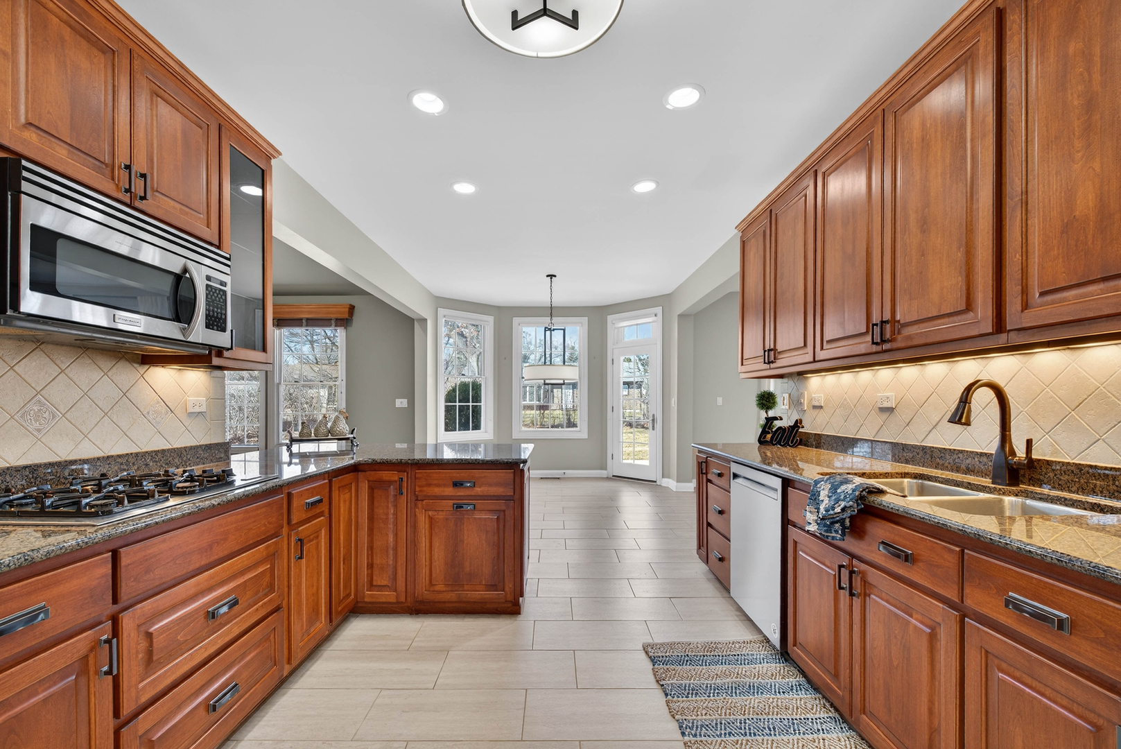 1518 N Patton Avenue, Arlington Heights, IL 60004