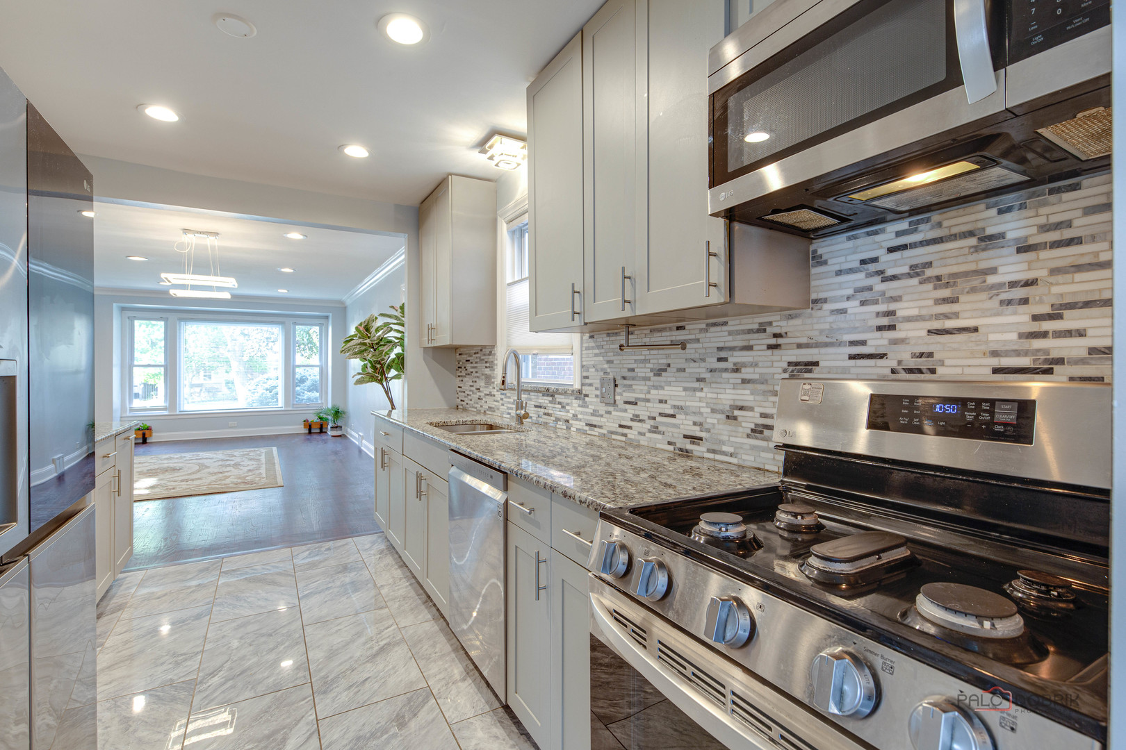 6149 N Karlov Avenue, Chicago, IL 60646