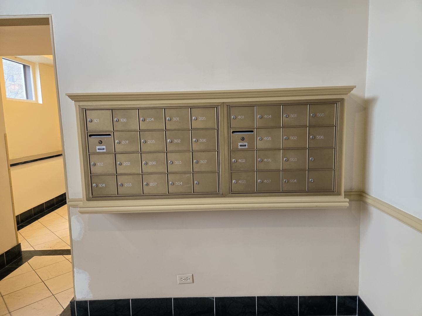 1755 E 55th Street #203, Chicago, IL 60615