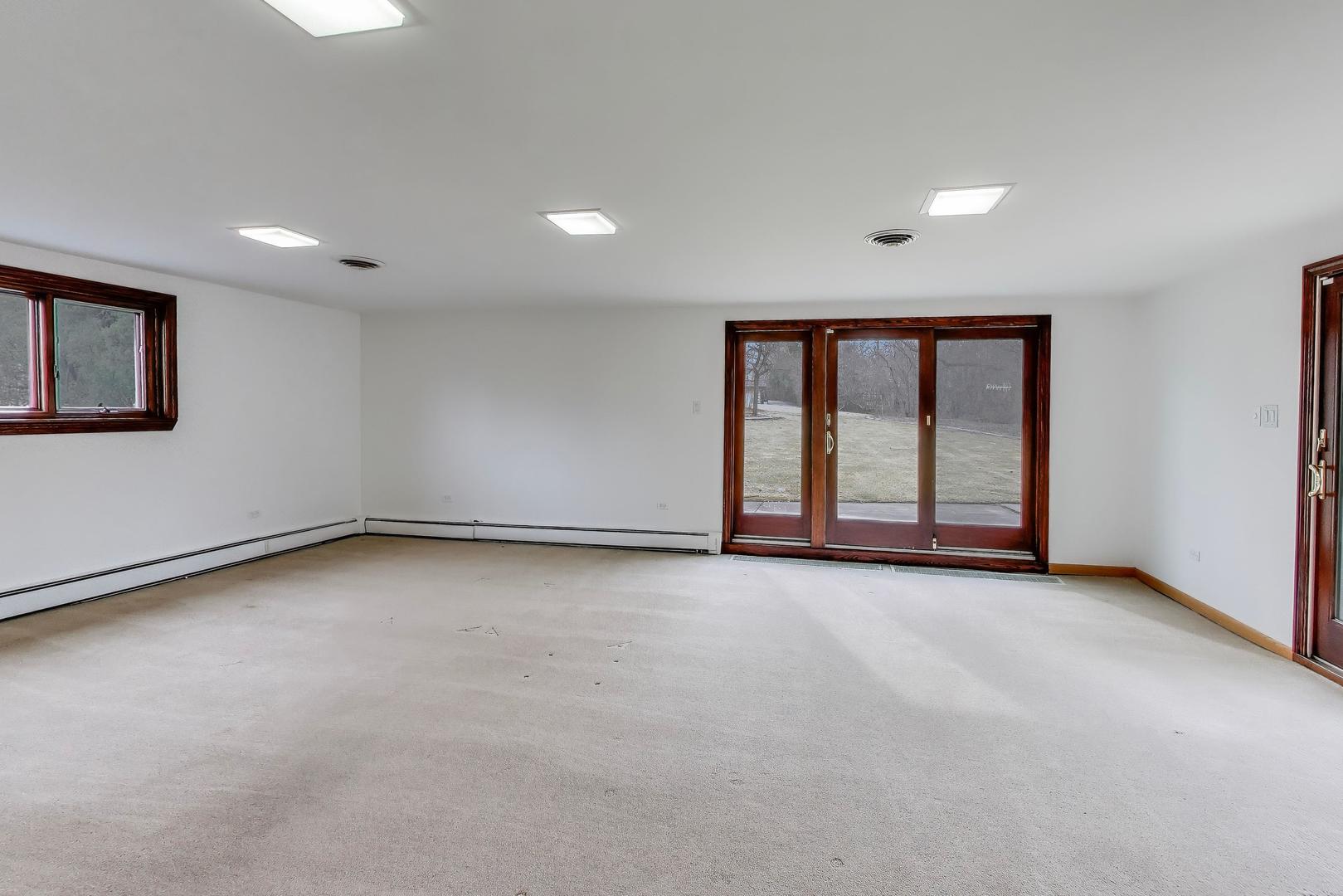 60 Sheffield Lane, Oak Brook, IL 60523