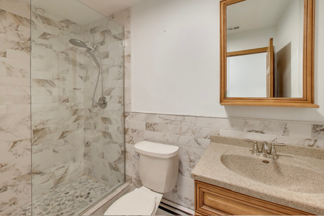 60 Sheffield Lane, Oak Brook, IL 60523