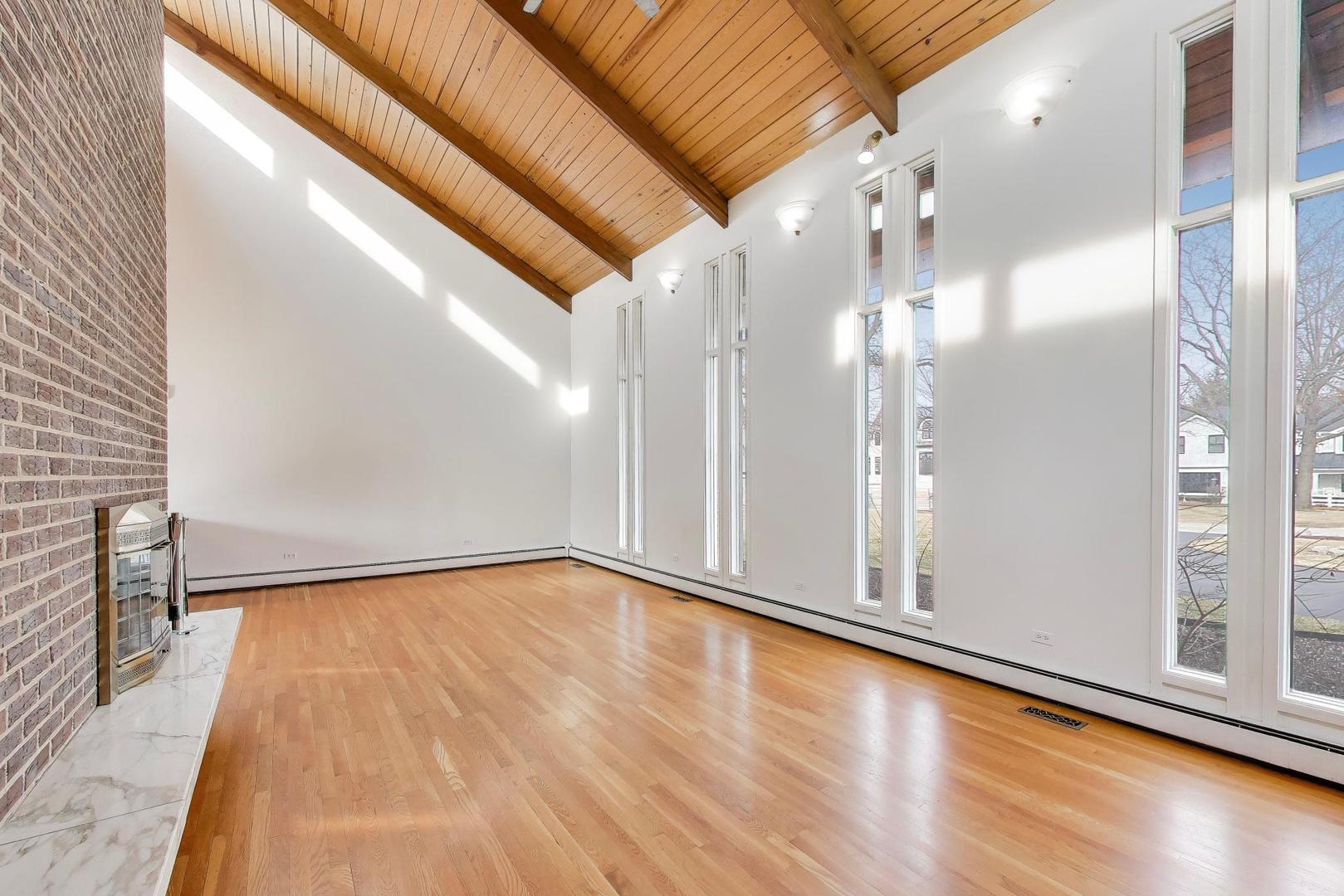 60 Sheffield Lane, Oak Brook, IL 60523