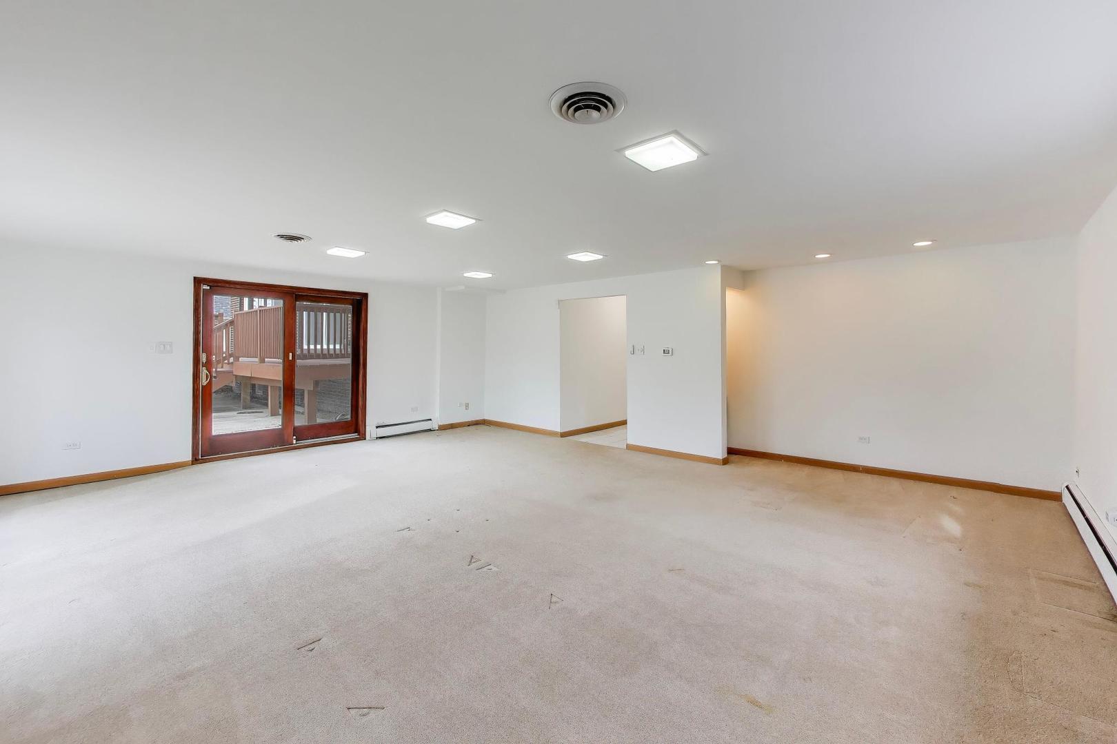 60 Sheffield Lane, Oak Brook, IL 60523