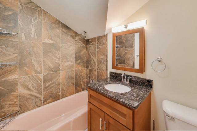 60 Sheffield Lane, Oak Brook, IL 60523