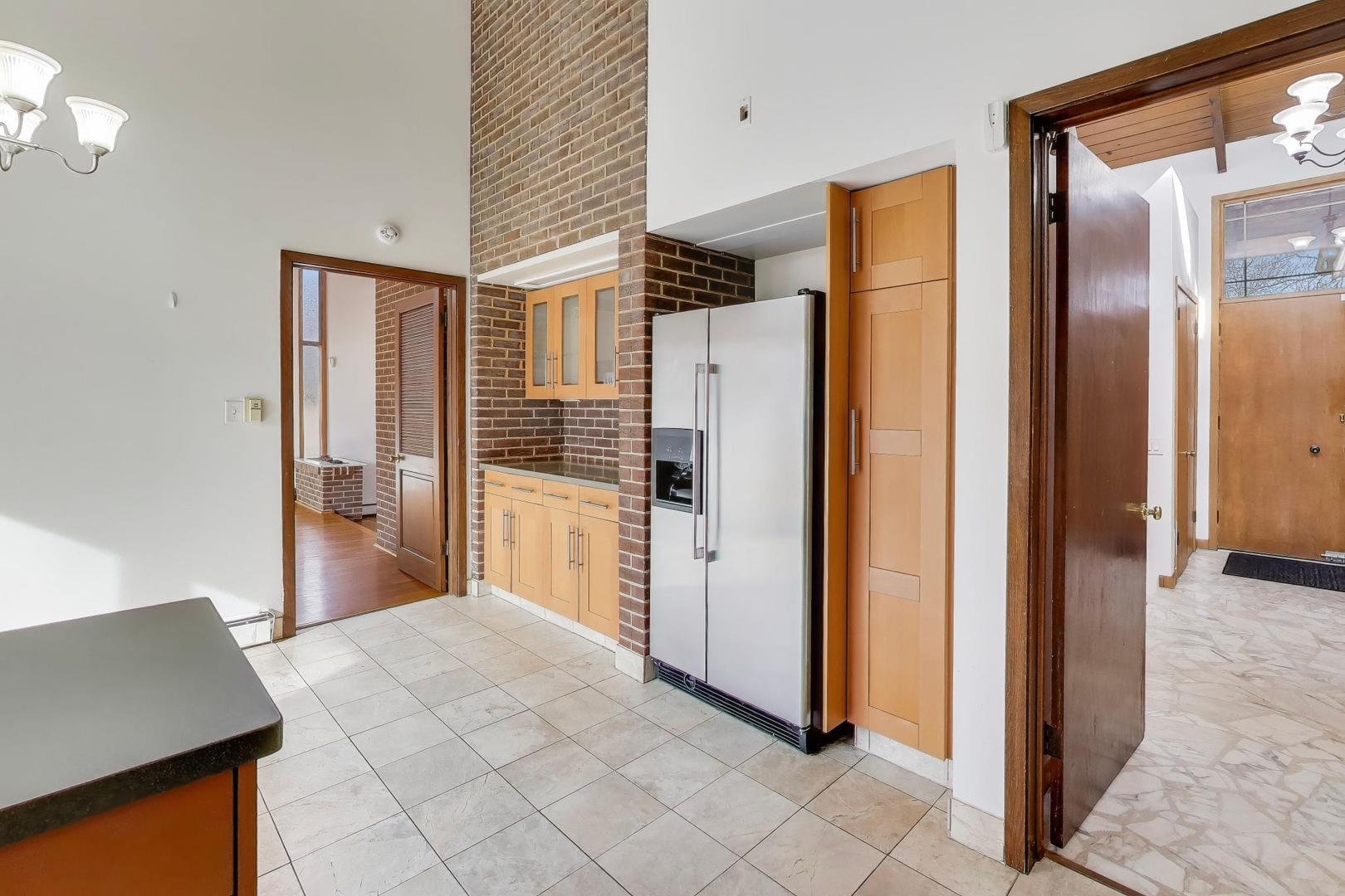 60 Sheffield Lane, Oak Brook, IL 60523