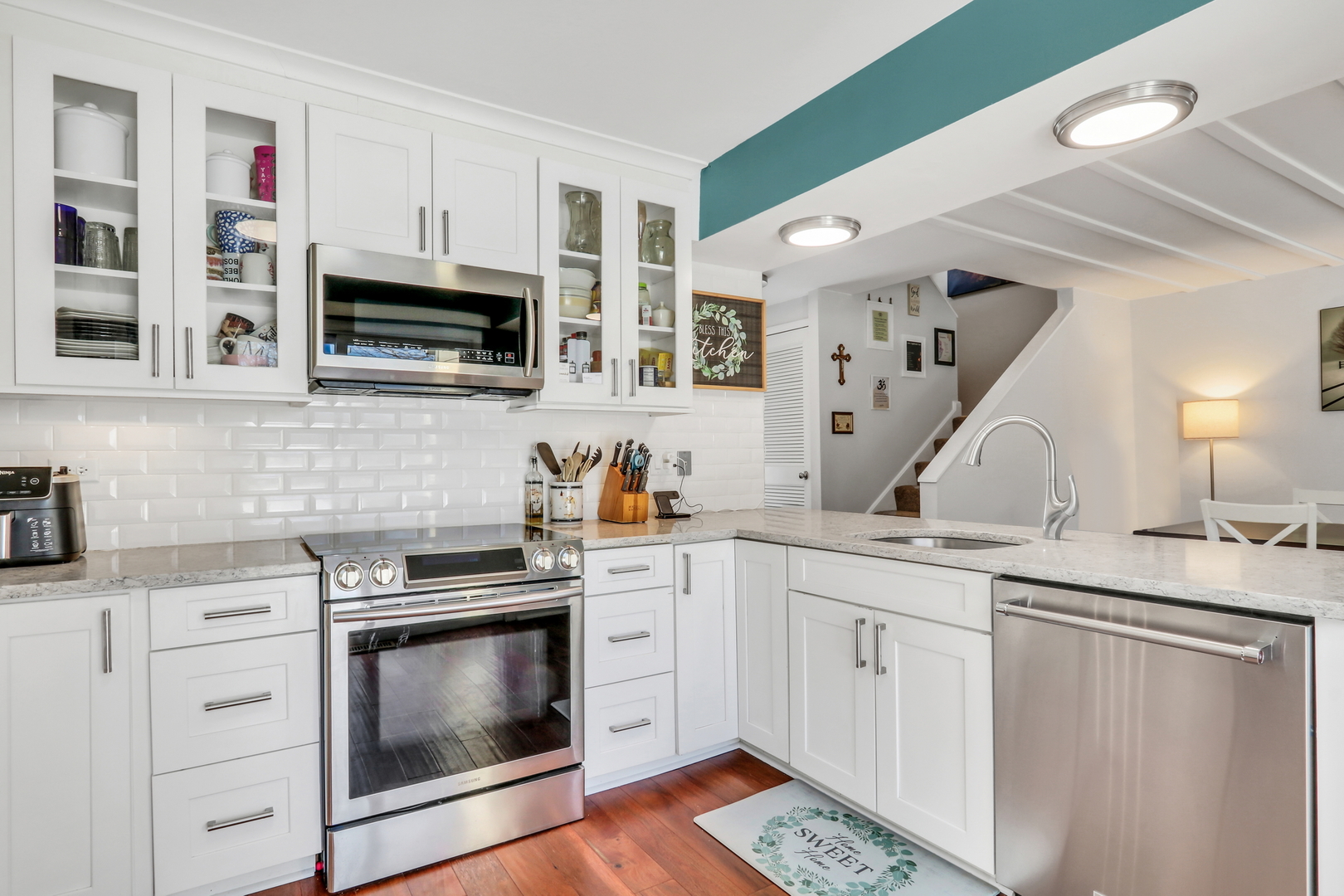 705 COLBY Court, Gurnee, IL 60031