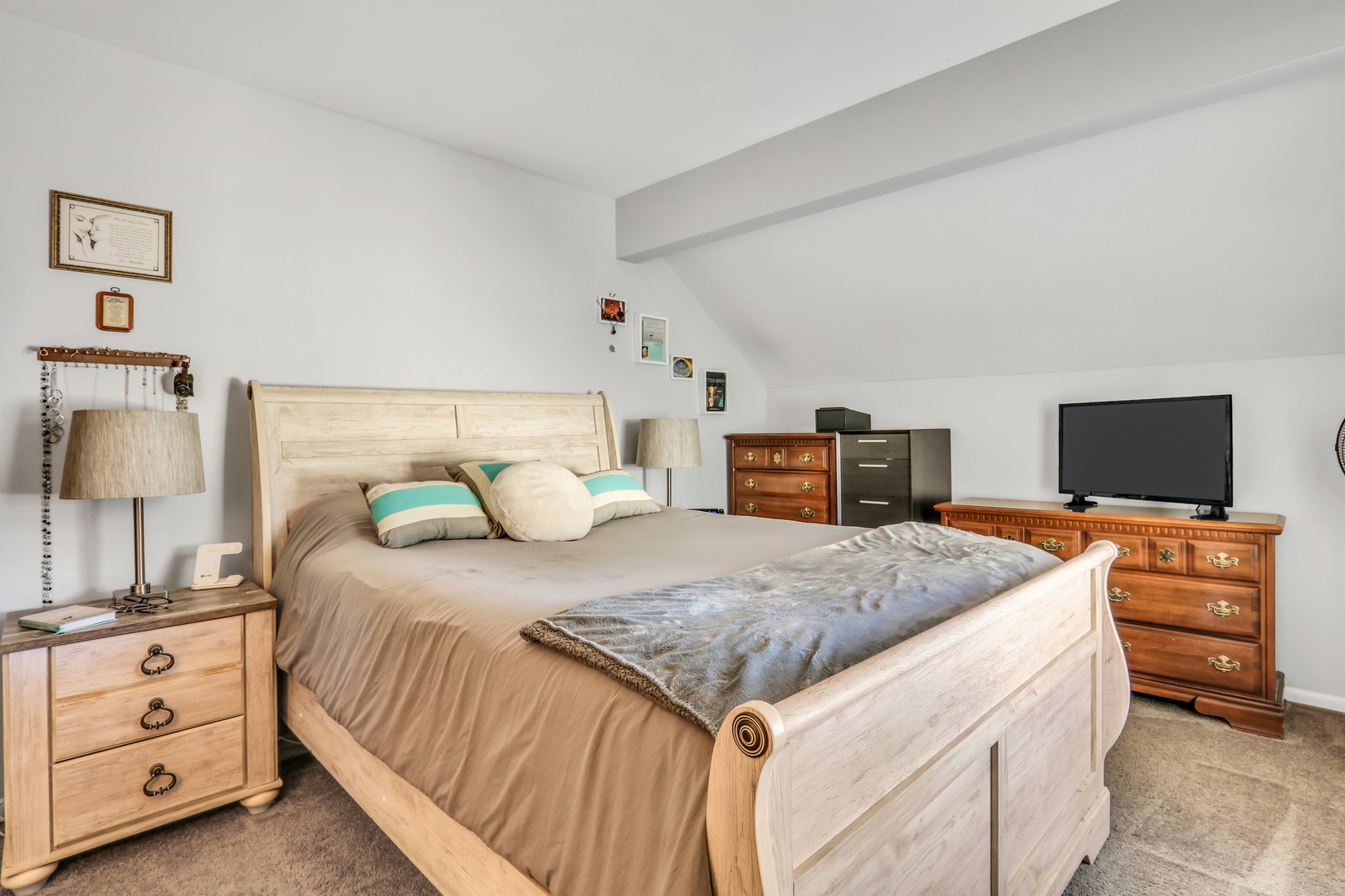 705 COLBY Court, Gurnee, IL 60031