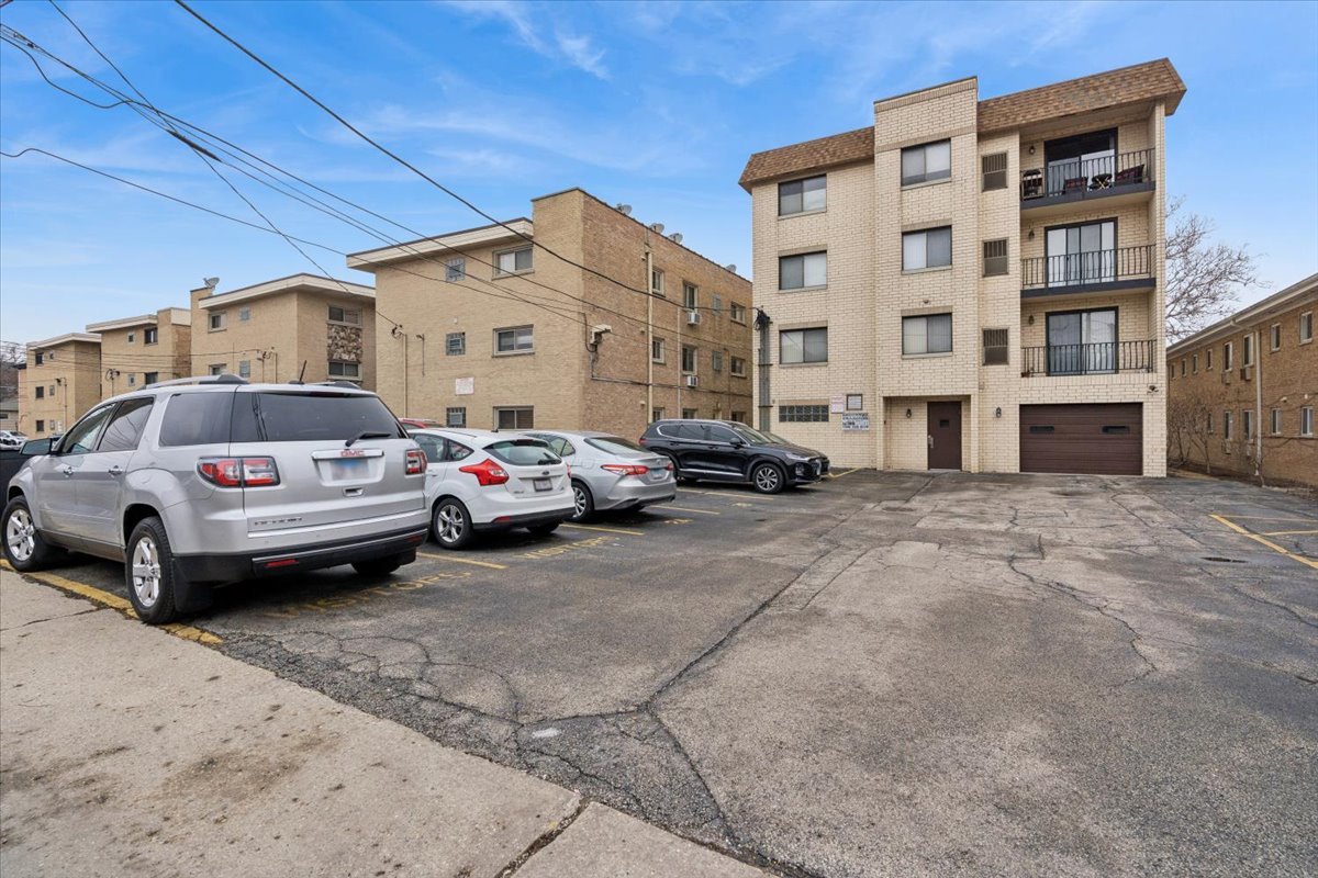 6850 N Northwest Highway #2B, Chicago, IL 60631