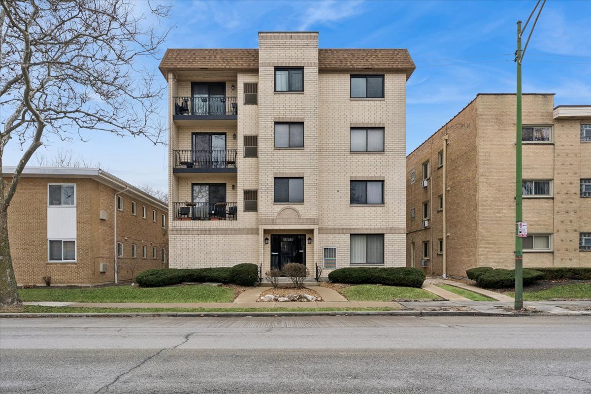 6850 N Northwest Highway #2B, Chicago, IL 60631