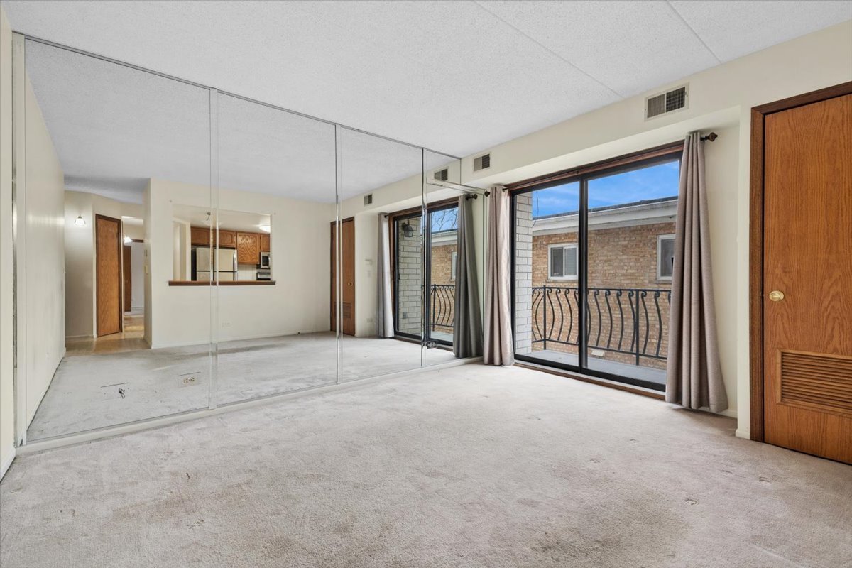 6850 N Northwest Highway #2B, Chicago, IL 60631